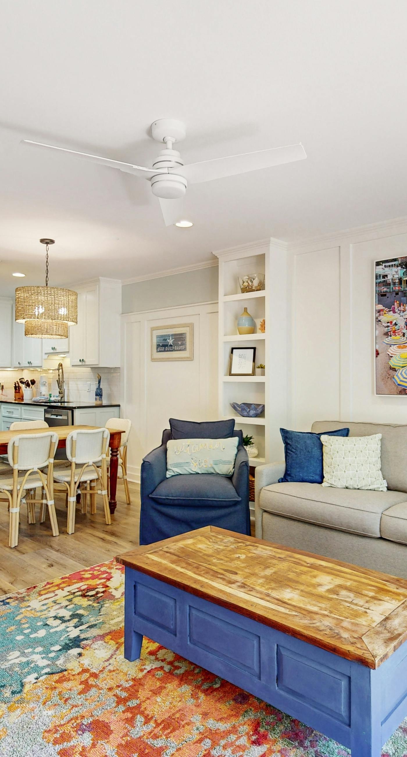 Bright Townhouse with High-Speed WiFi, Private Washer/Dryer, and Pool