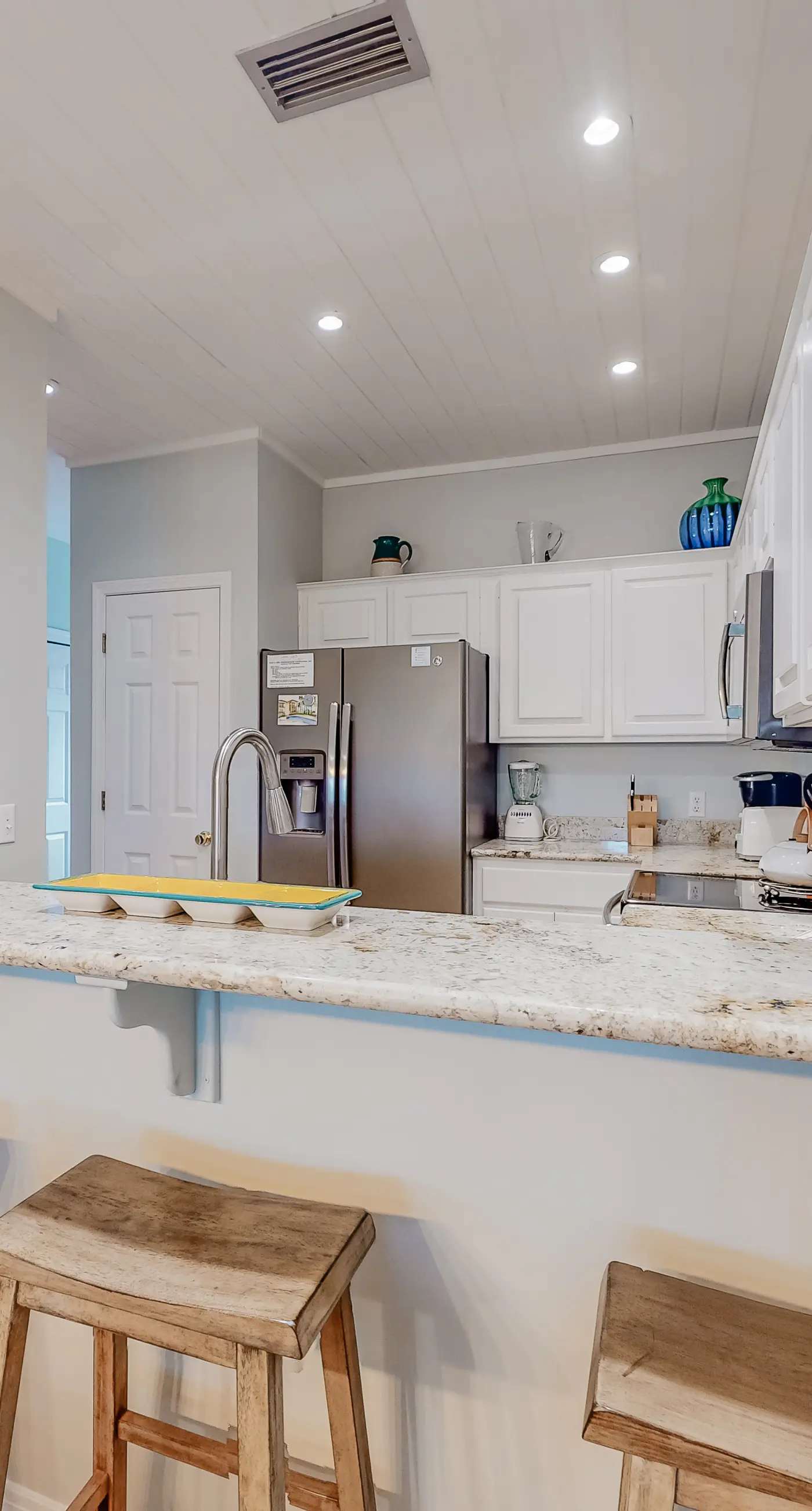 Three-level home with two kitchens, two decks, lanai, pool & ocean view