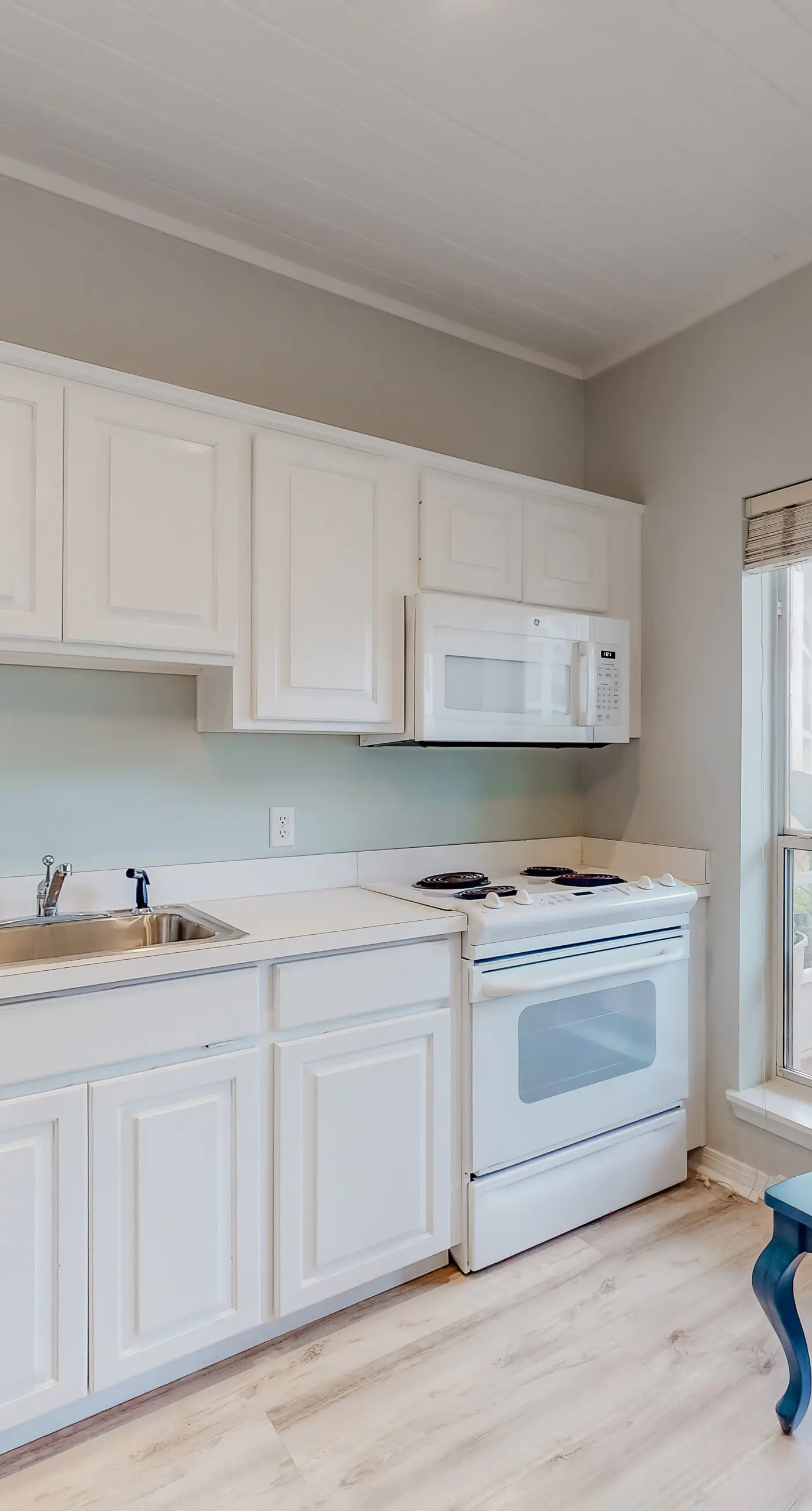 Three-level home with two kitchens, two decks, lanai, pool & ocean view