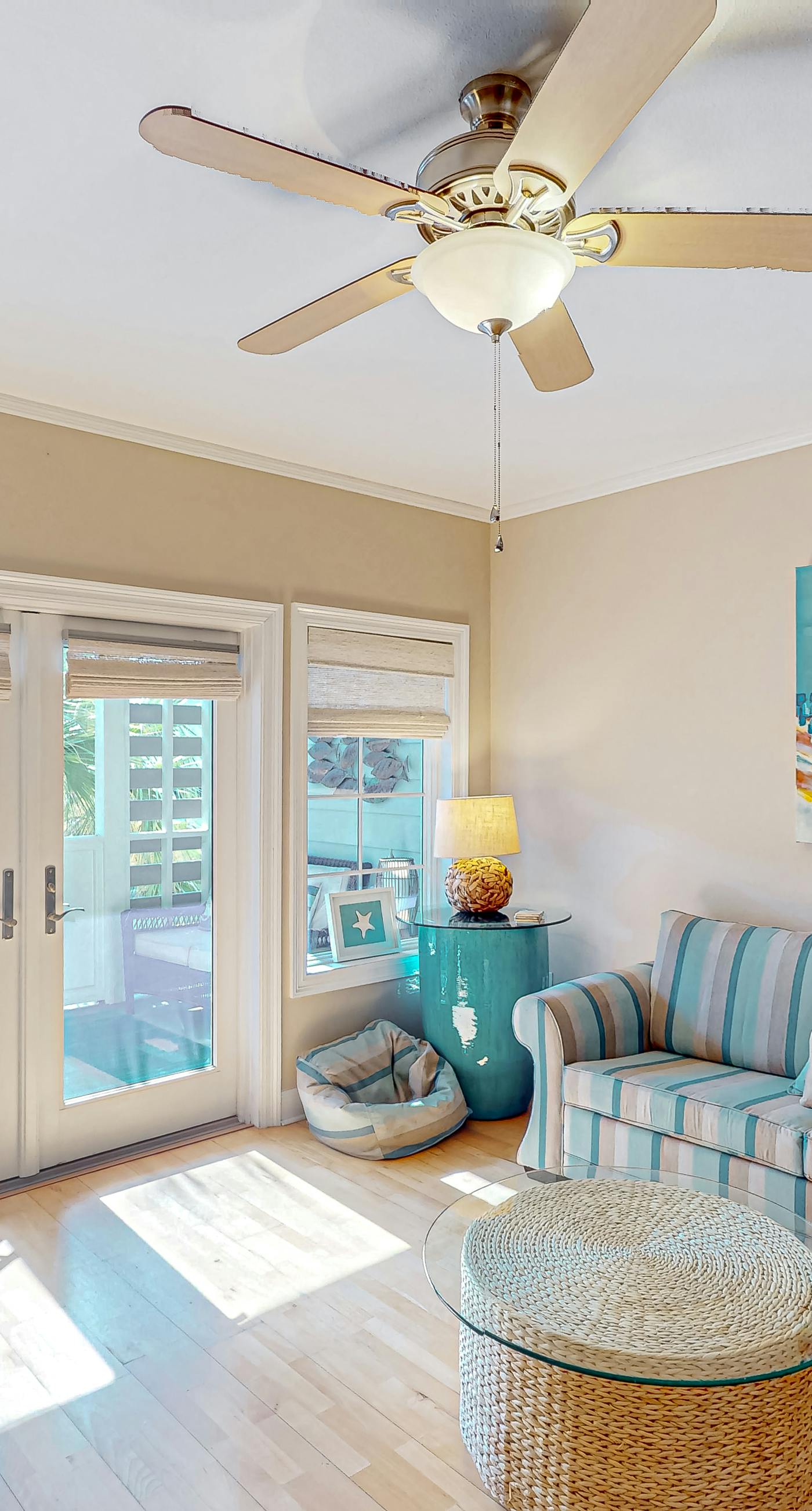 2nd-floor condo near beach with outdoor pool, tennis, balcony, washer&dryer, AC