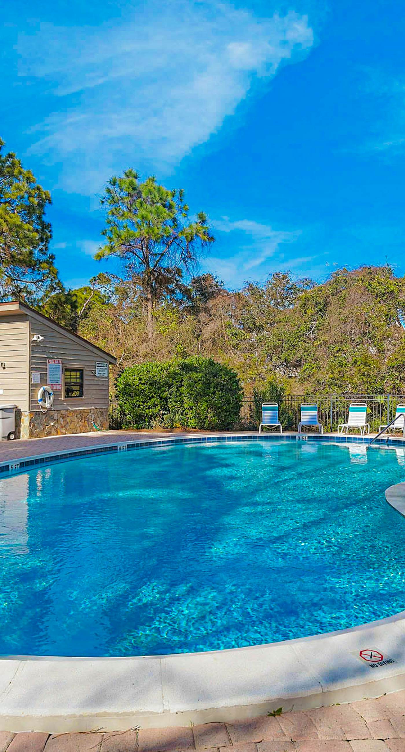 2nd-floor condo near beach with outdoor pool, tennis, balcony, washer&dryer, AC