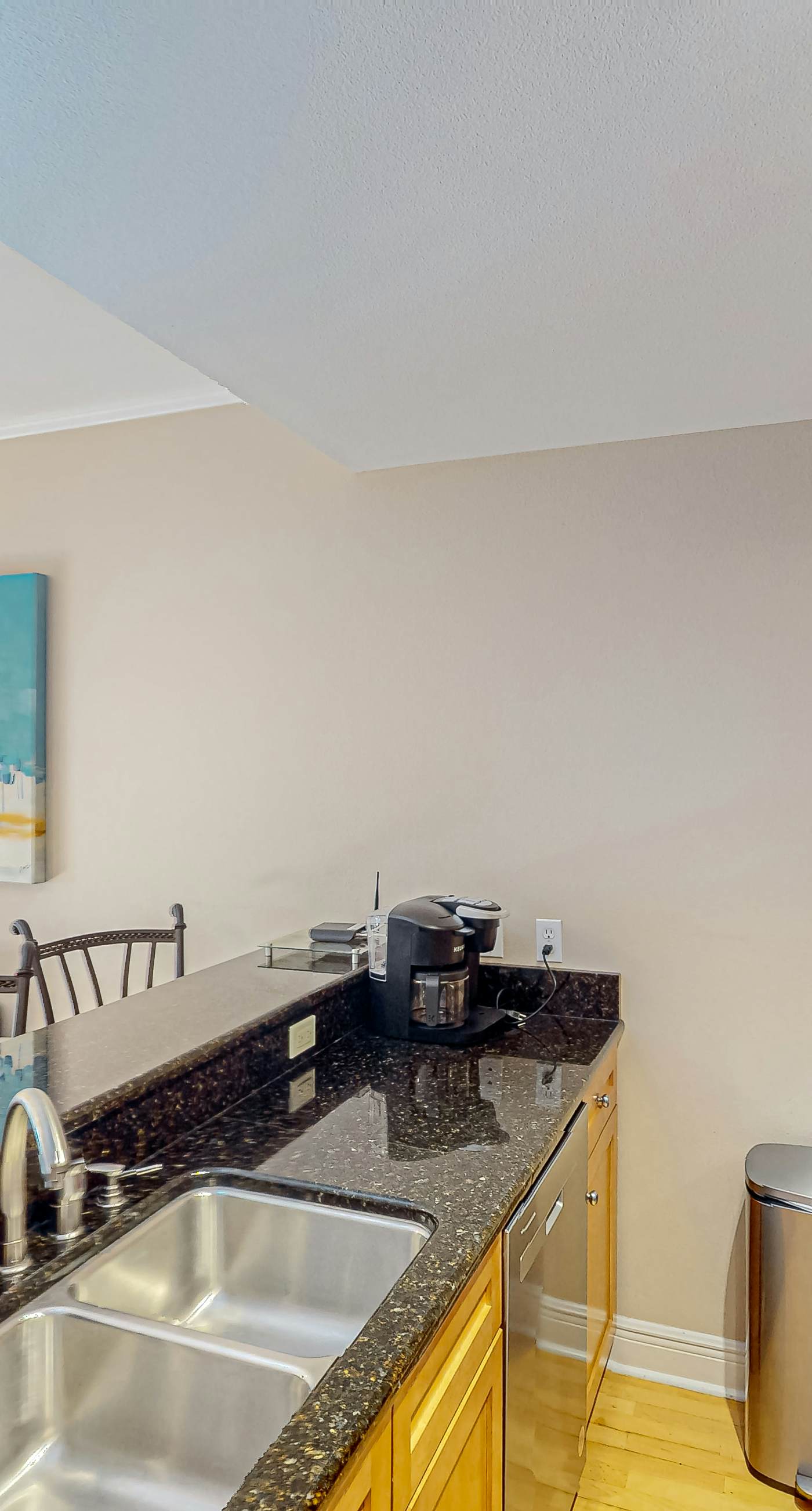 2nd-floor condo near beach with outdoor pool, tennis, balcony, washer&dryer, AC