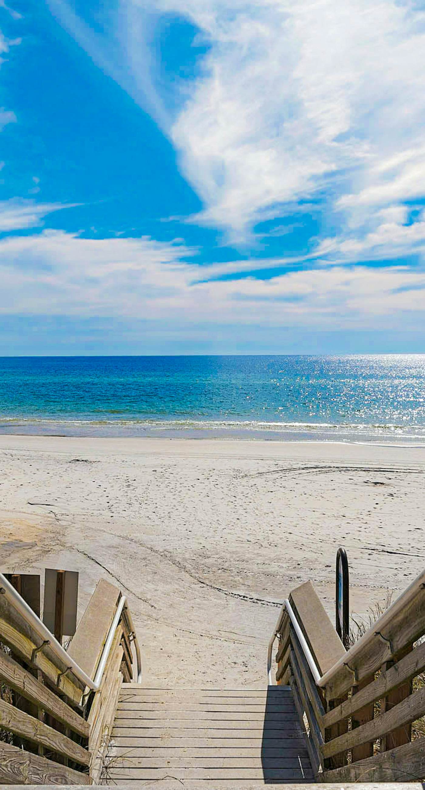 2nd-floor condo near beach with outdoor pool, tennis, balcony, washer&dryer, AC