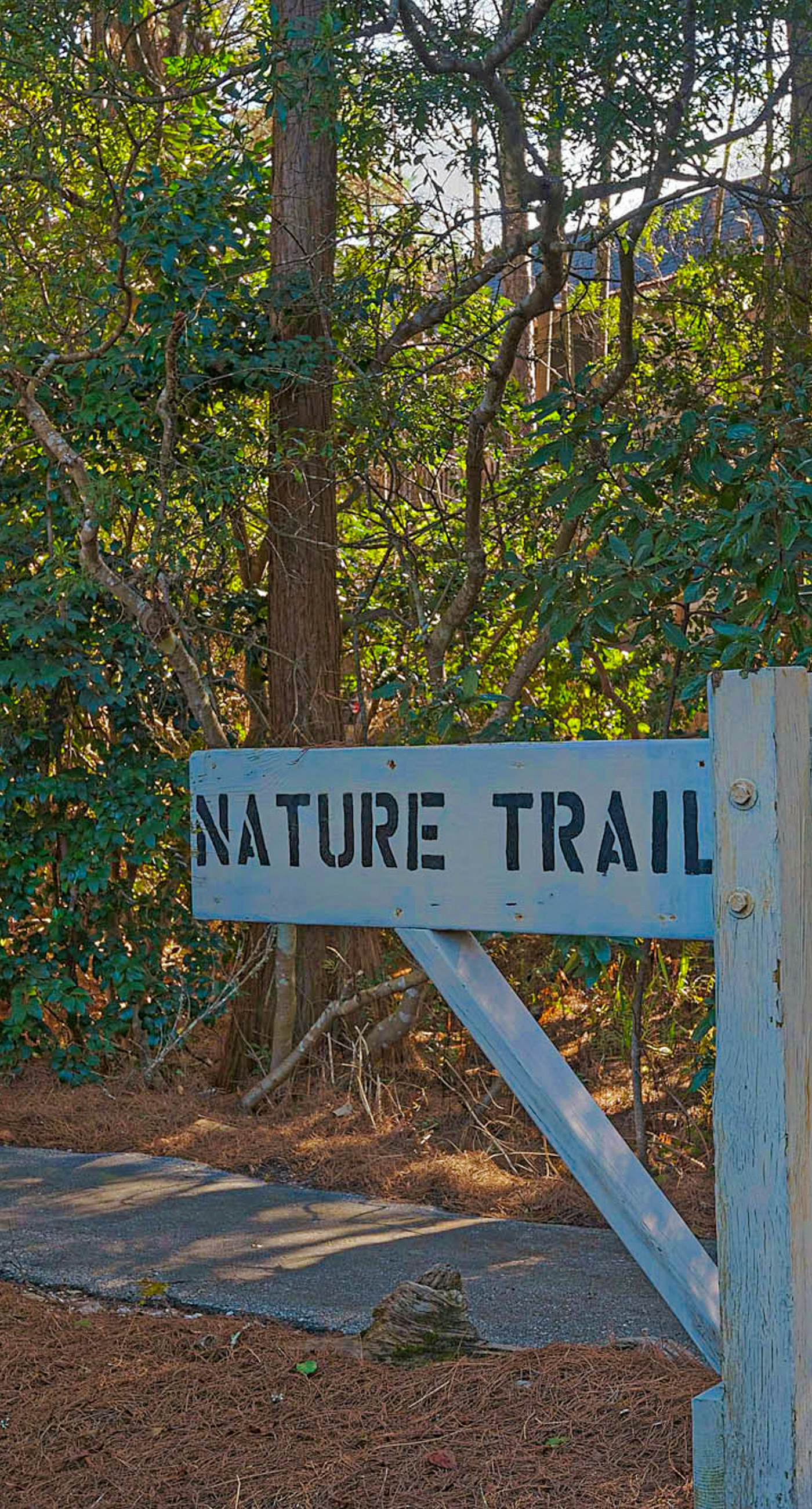 2nd-floor condo near beach with outdoor pool, tennis, balcony, washer&dryer, AC