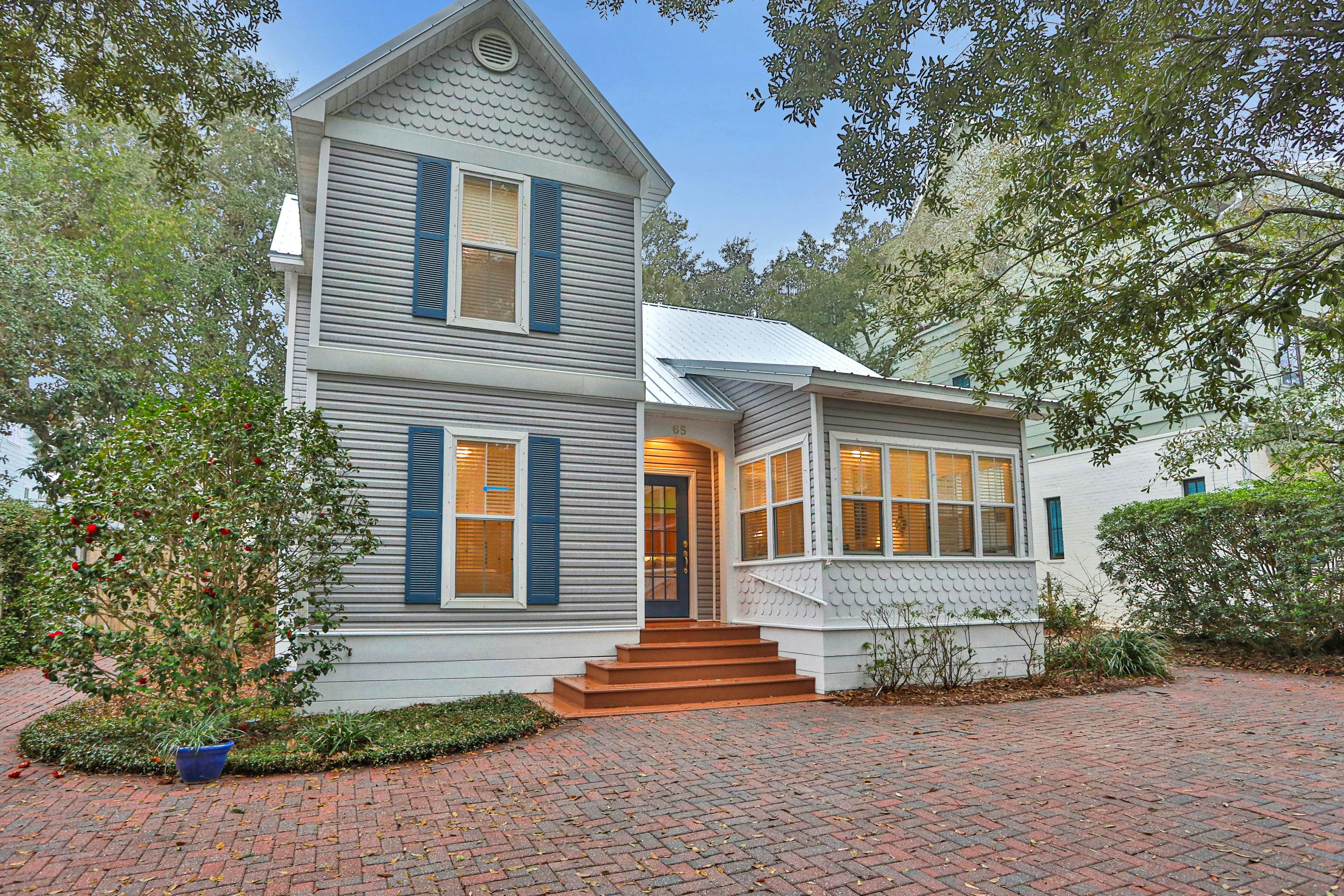 Centrally located home with enclosed yard, grill, high ceilings, smart TVs, & AC