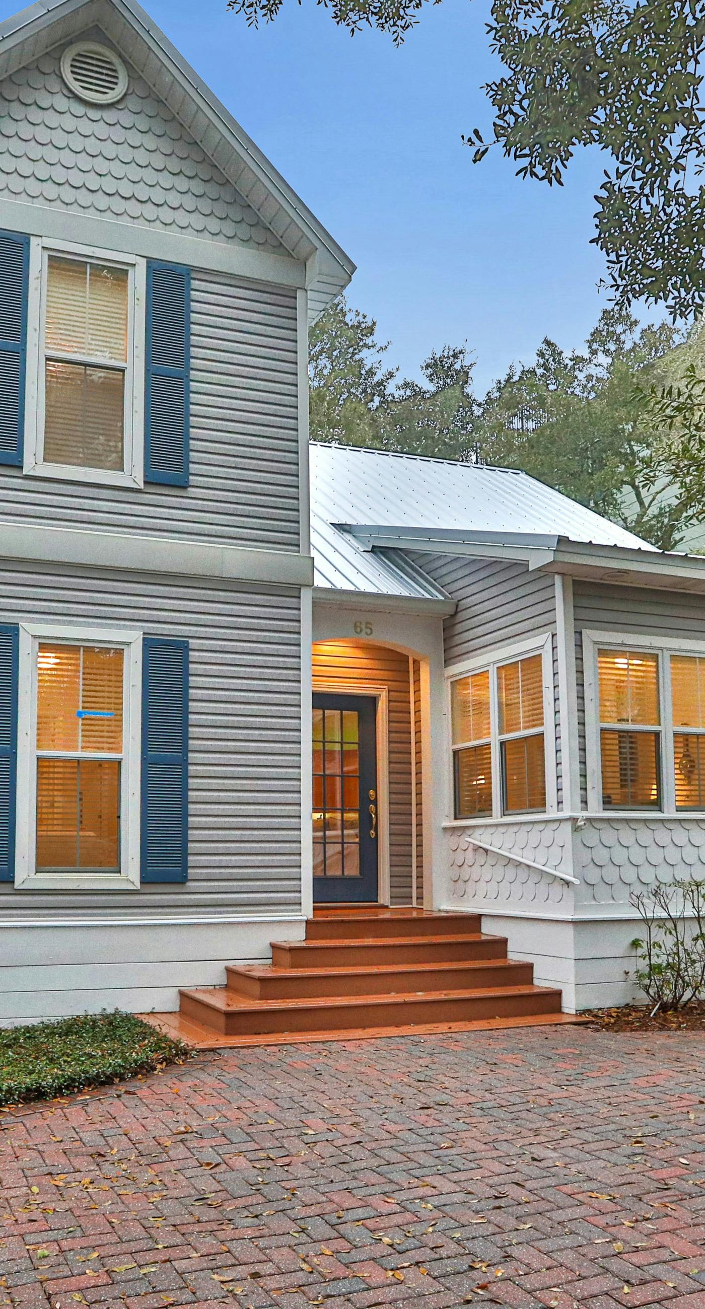 Centrally located home with enclosed yard, grill, high ceilings, smart TVs, & AC