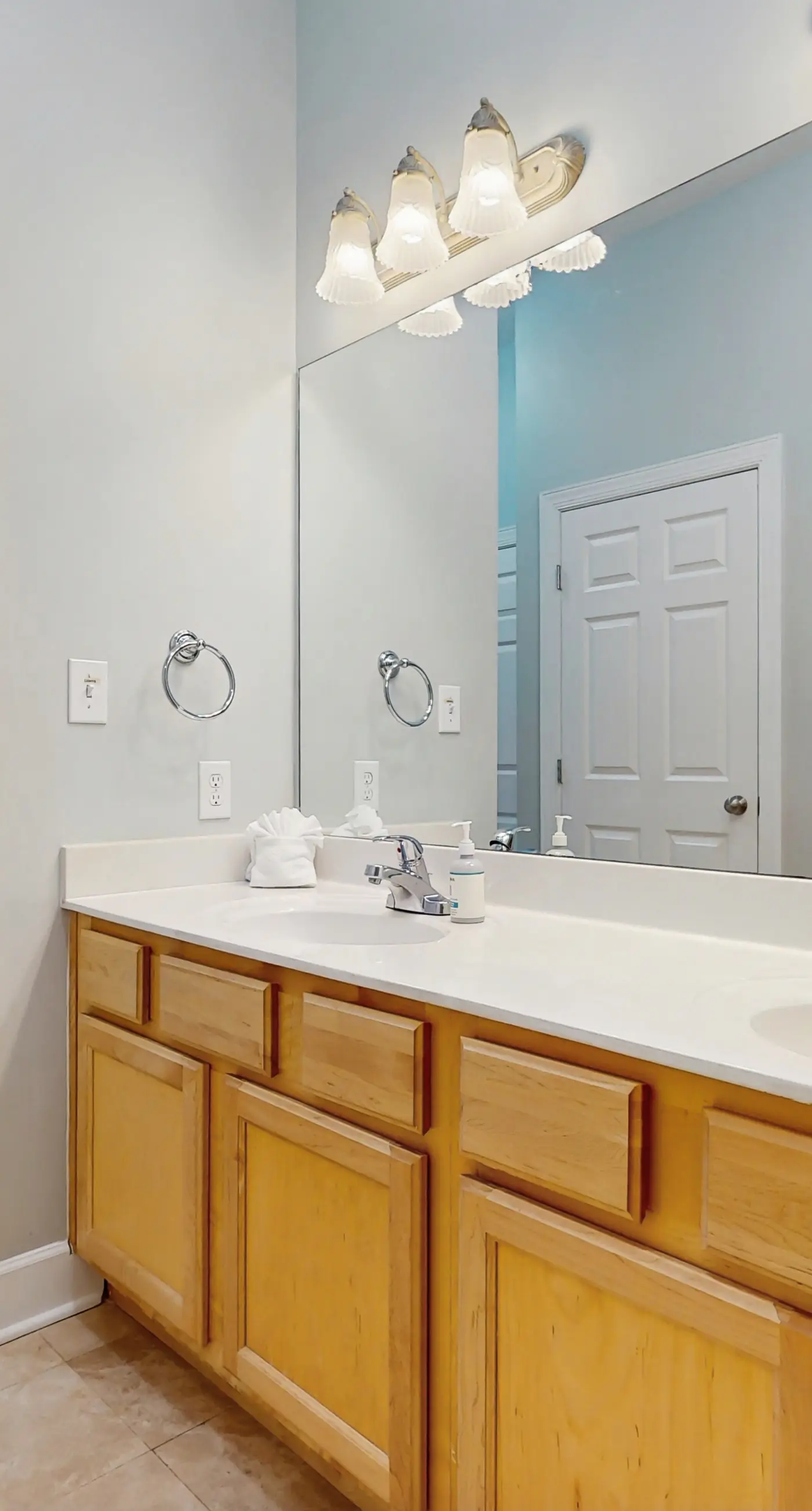 Gorgeous coastal home with plenty of space and easy beach access