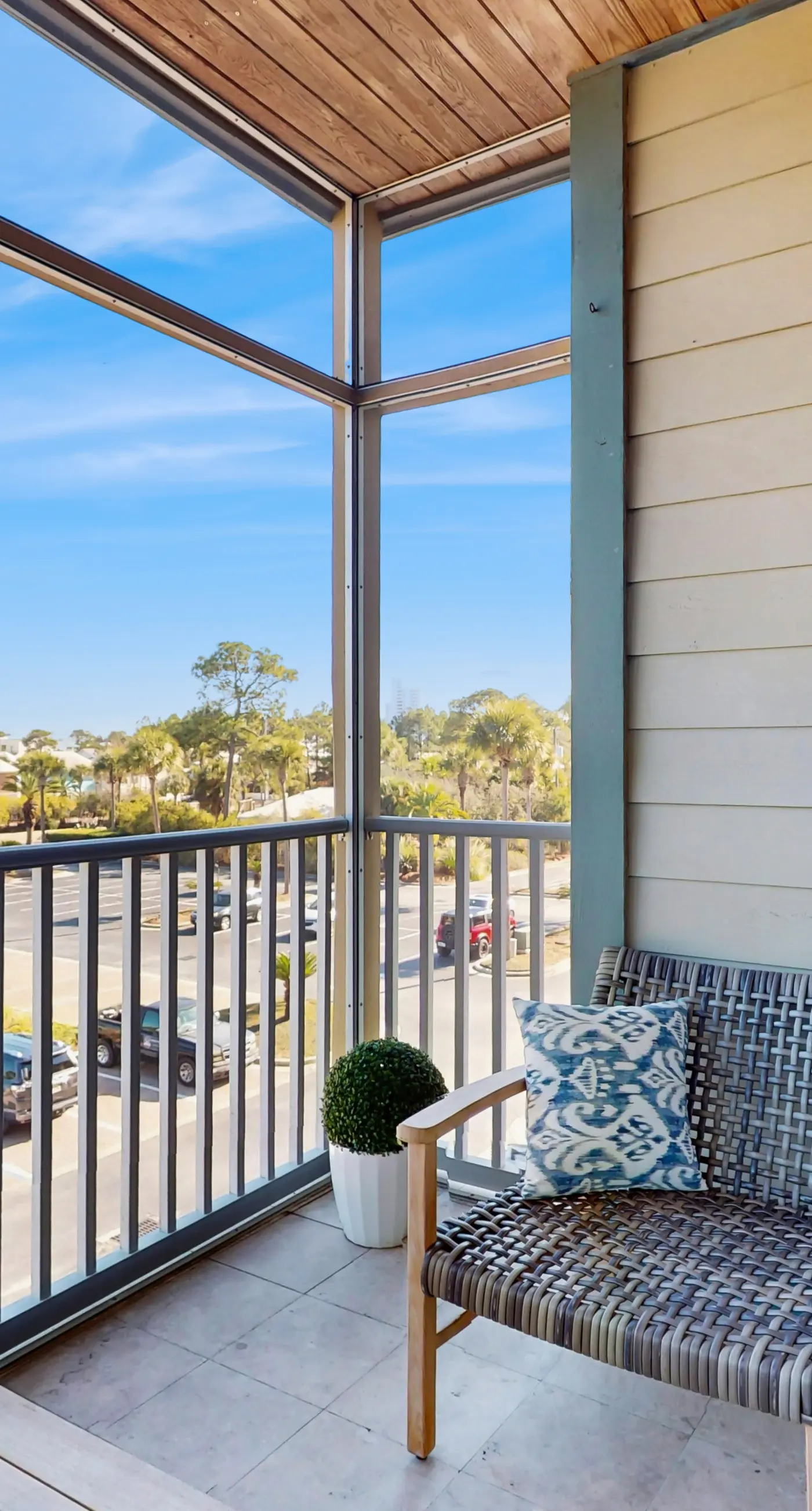 Gorgeous coastal home with plenty of space and easy beach access