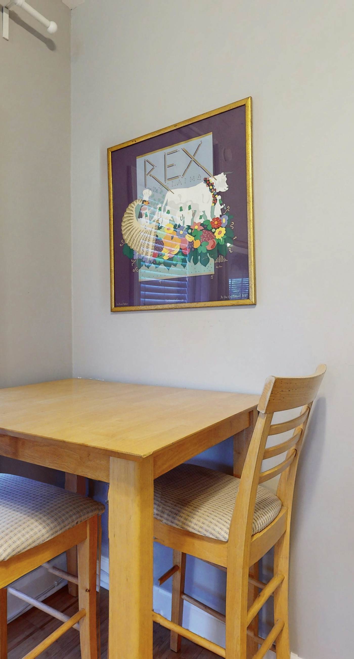 Cozy studio near the beach w/bright interior, shared pool, & prime location