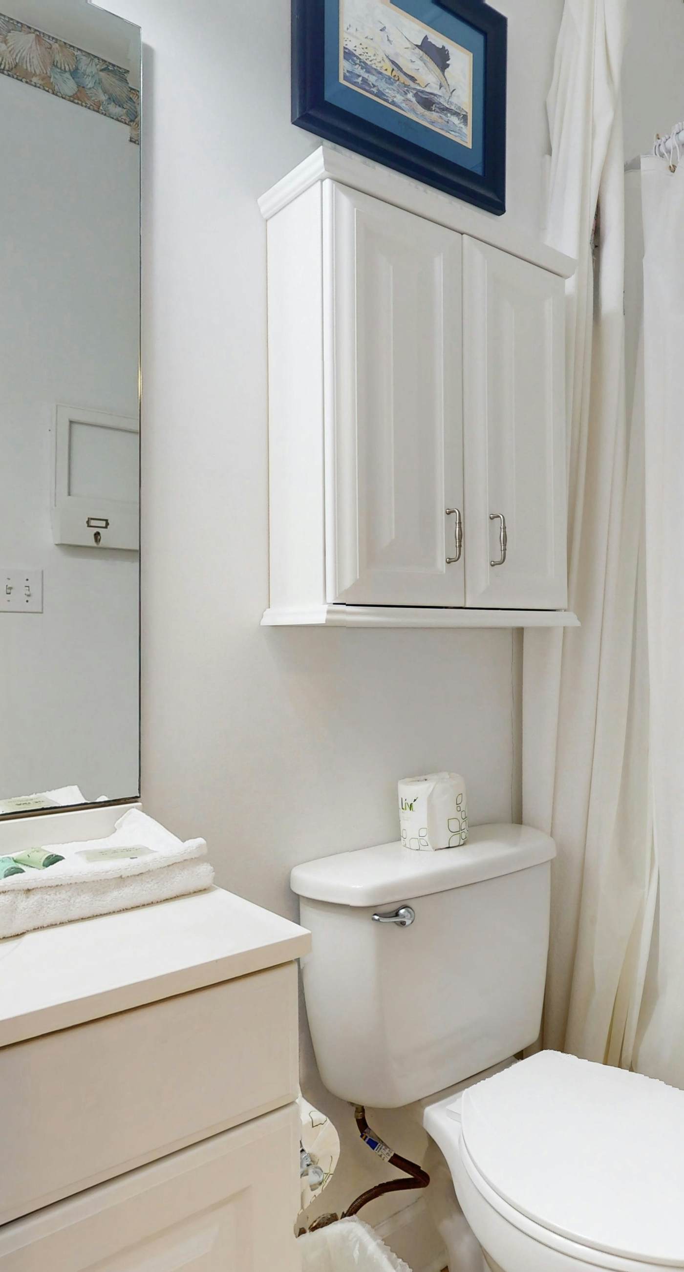 Cozy studio near the beach w/bright interior, shared pool, & prime location