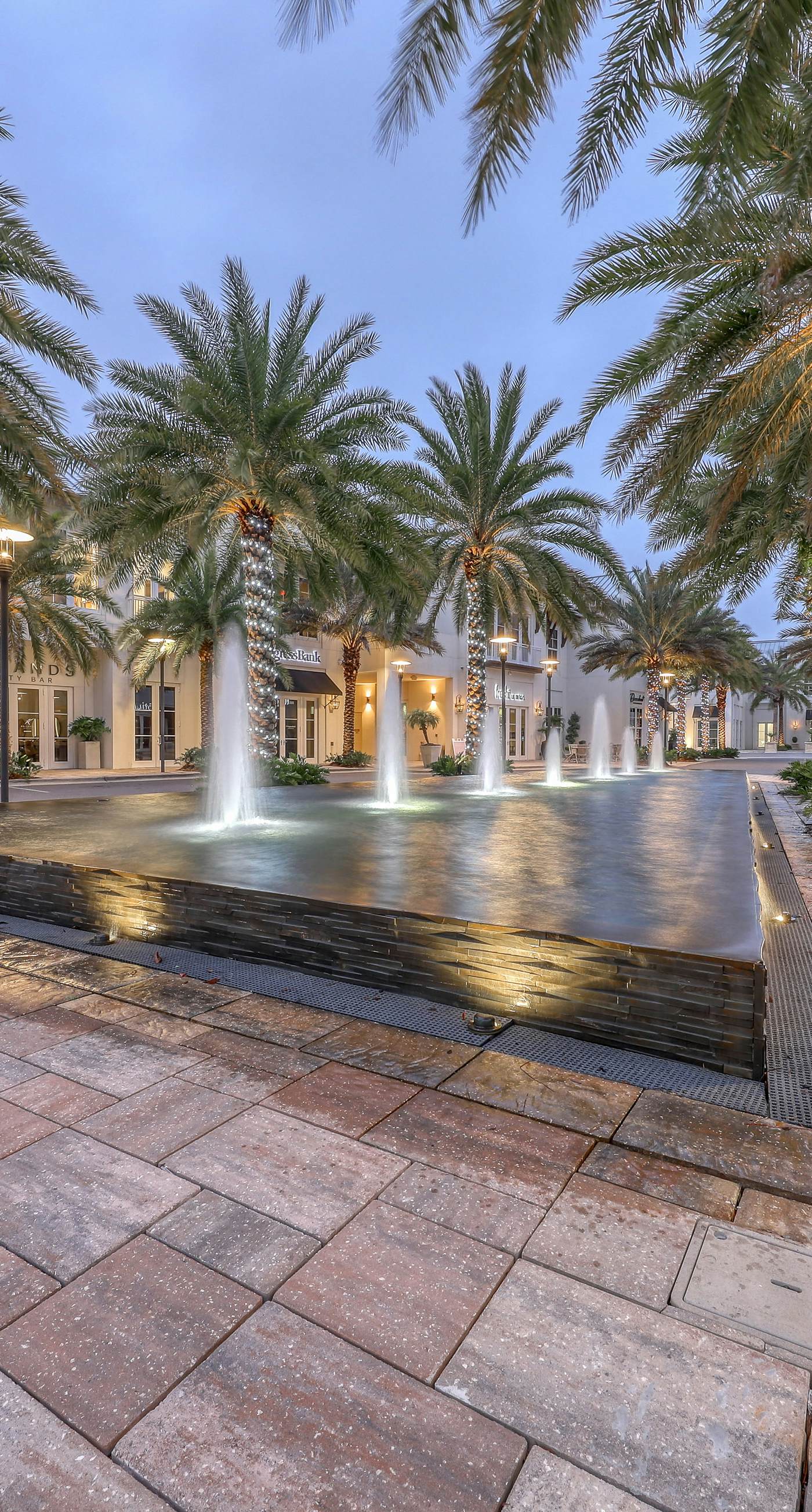 Cozy studio near the beach w/bright interior, shared pool, & prime location