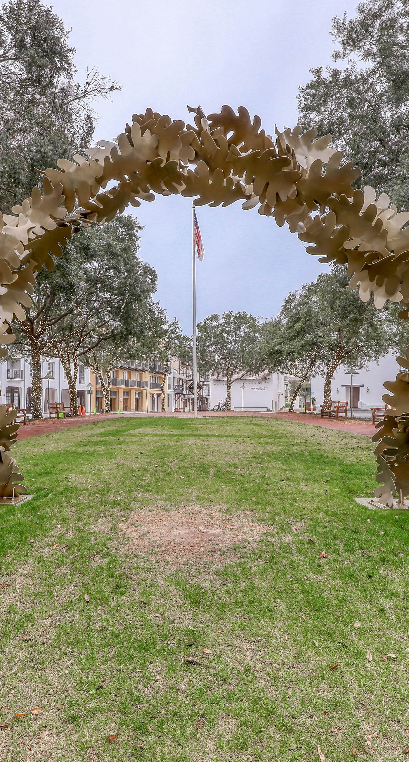 Cozy studio near the beach w/bright interior, shared pool, & prime location