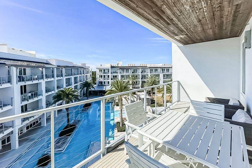Pool-view condo with on-site pool, hot tub, roof deck, gym, & balcony