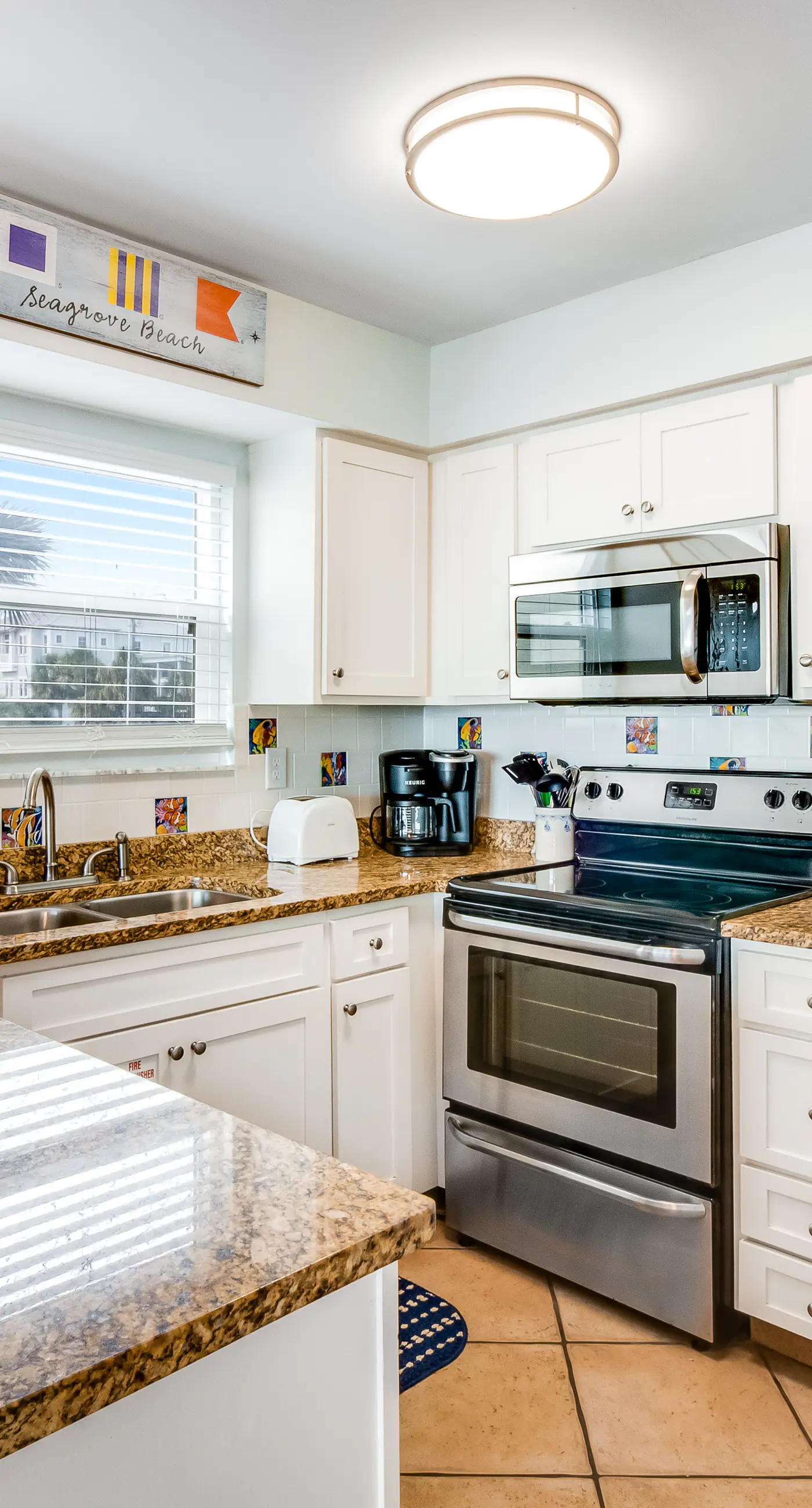 Oceanfront condo with pool access, washer&dryer, central AC, and ocean view