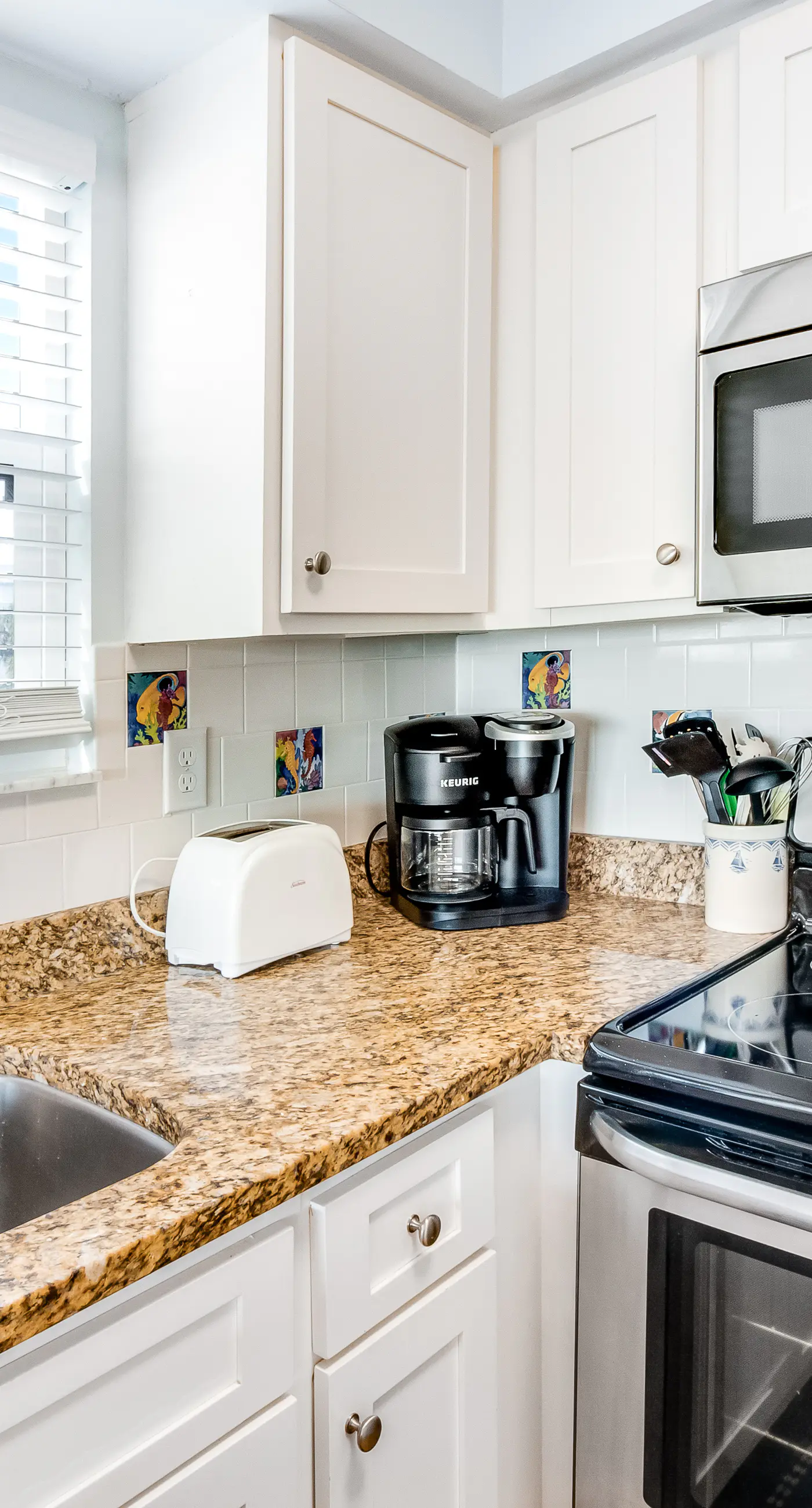 Oceanfront condo with pool access, washer&dryer, central AC, and ocean view