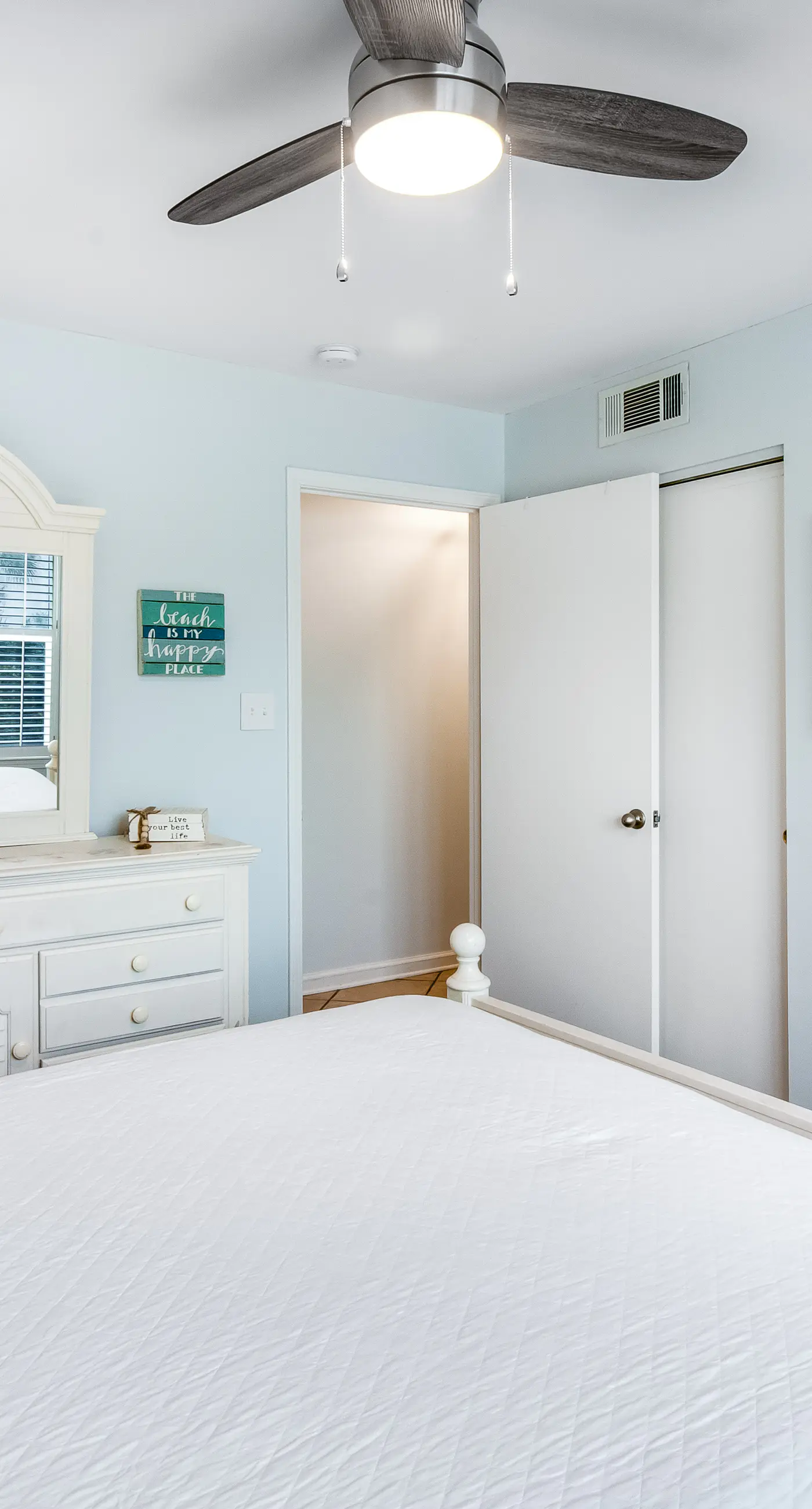 Oceanfront condo with pool access, washer&dryer, central AC, and ocean view