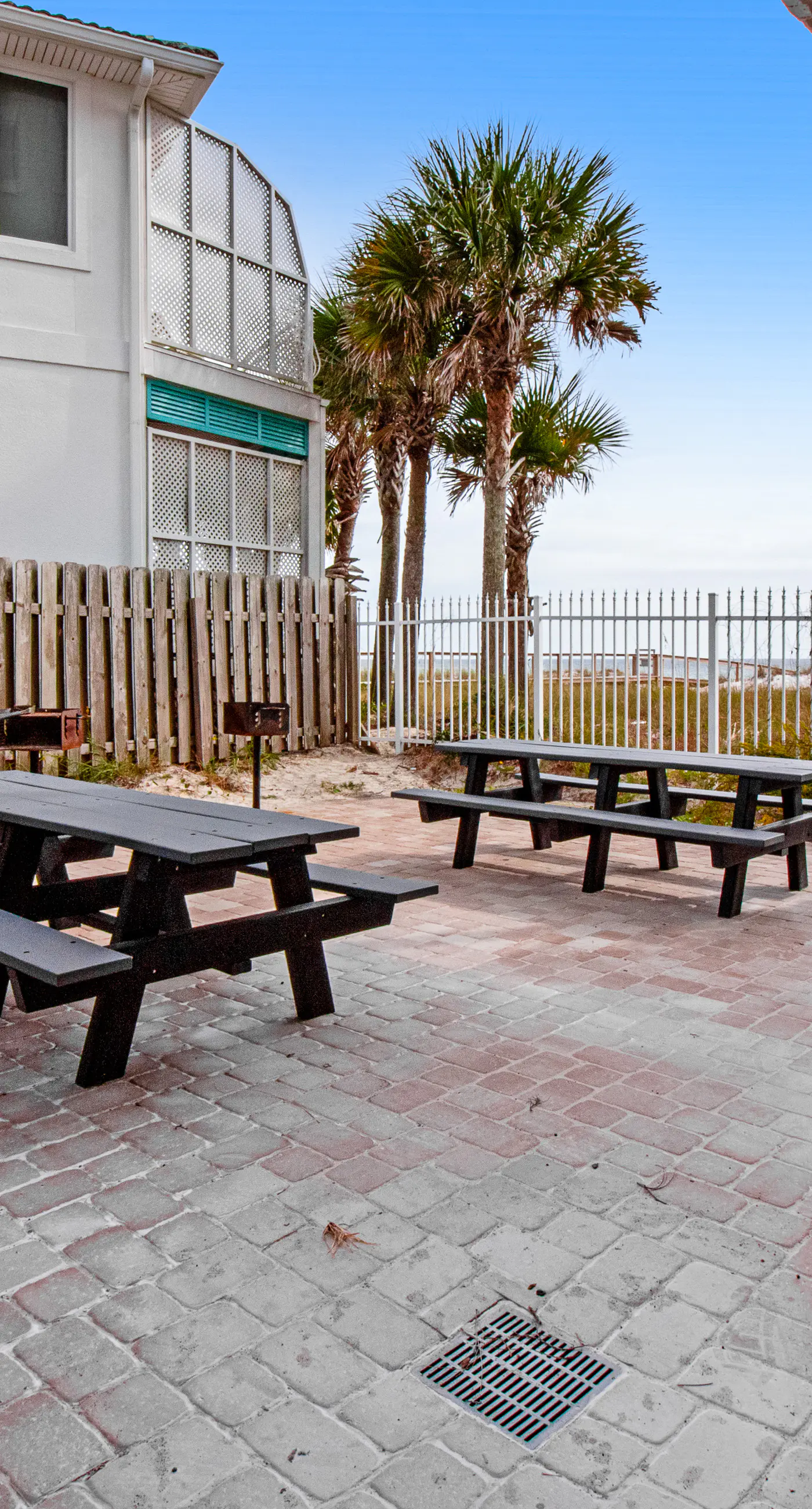 Oceanfront condo with pool access, washer&dryer, central AC, and ocean view