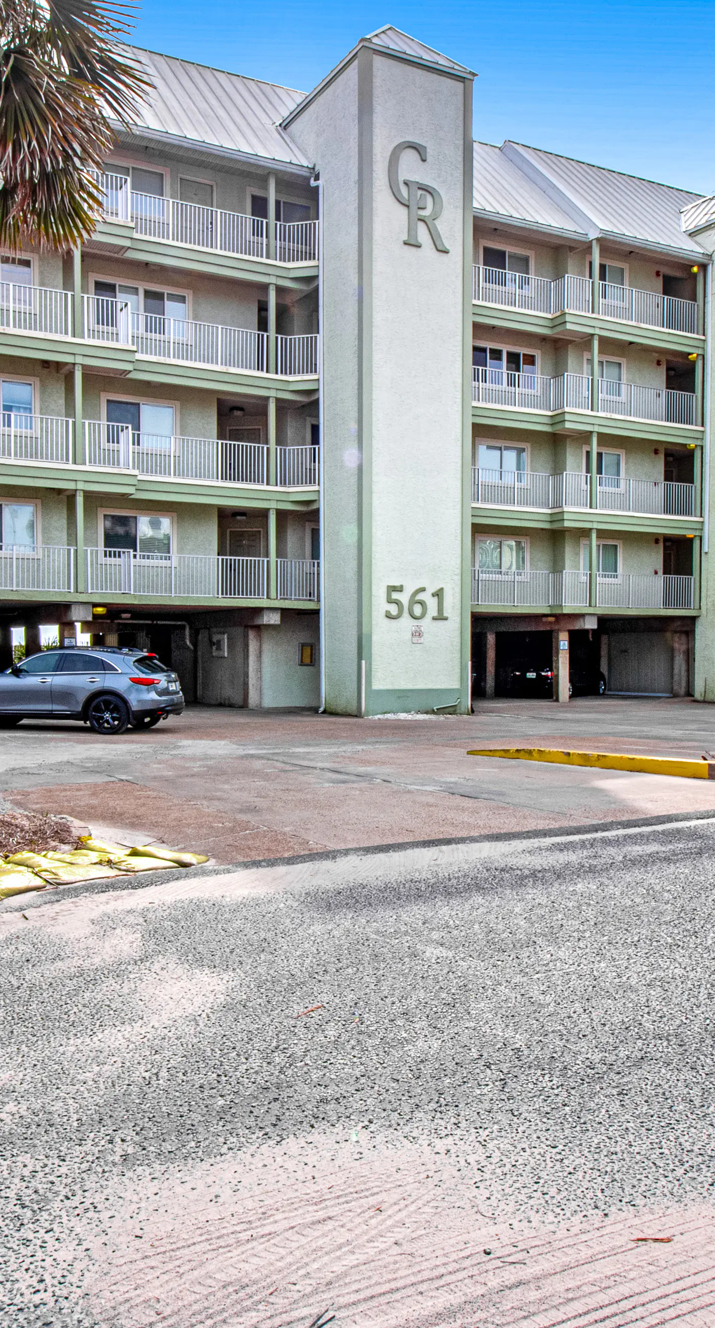 Oceanfront condo with pool access, washer&dryer, central AC, and ocean view