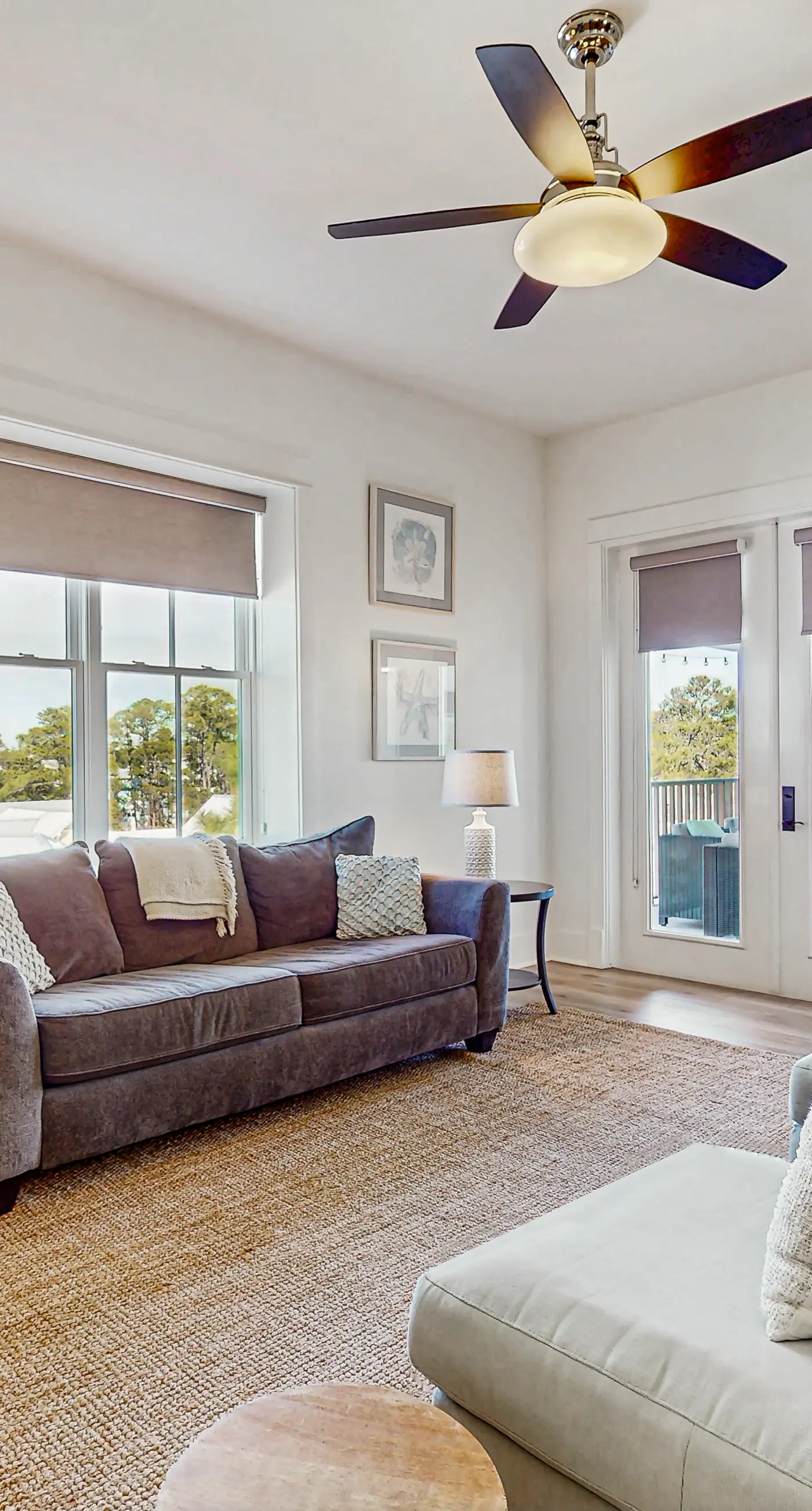 Fourth-floor corner condo with Big Redfish lake view, pool & washer/dryer