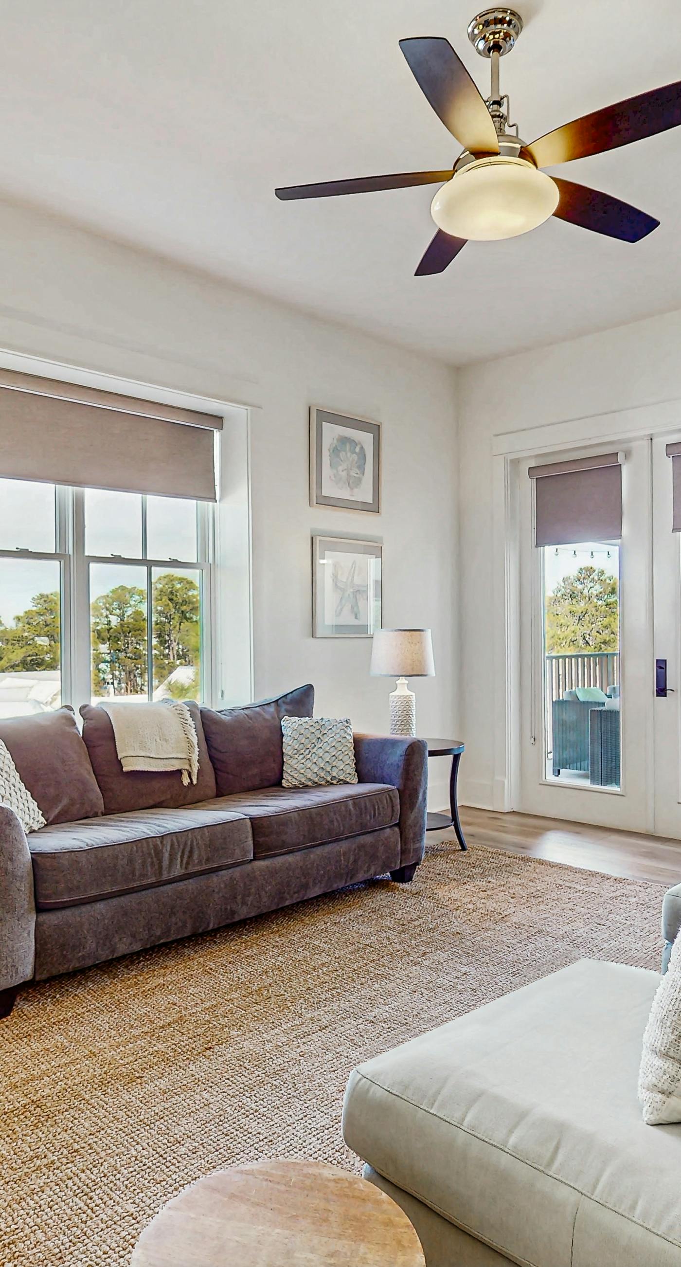 Fourth-floor corner condo with Big Redfish lake view, pool & washer/dryer