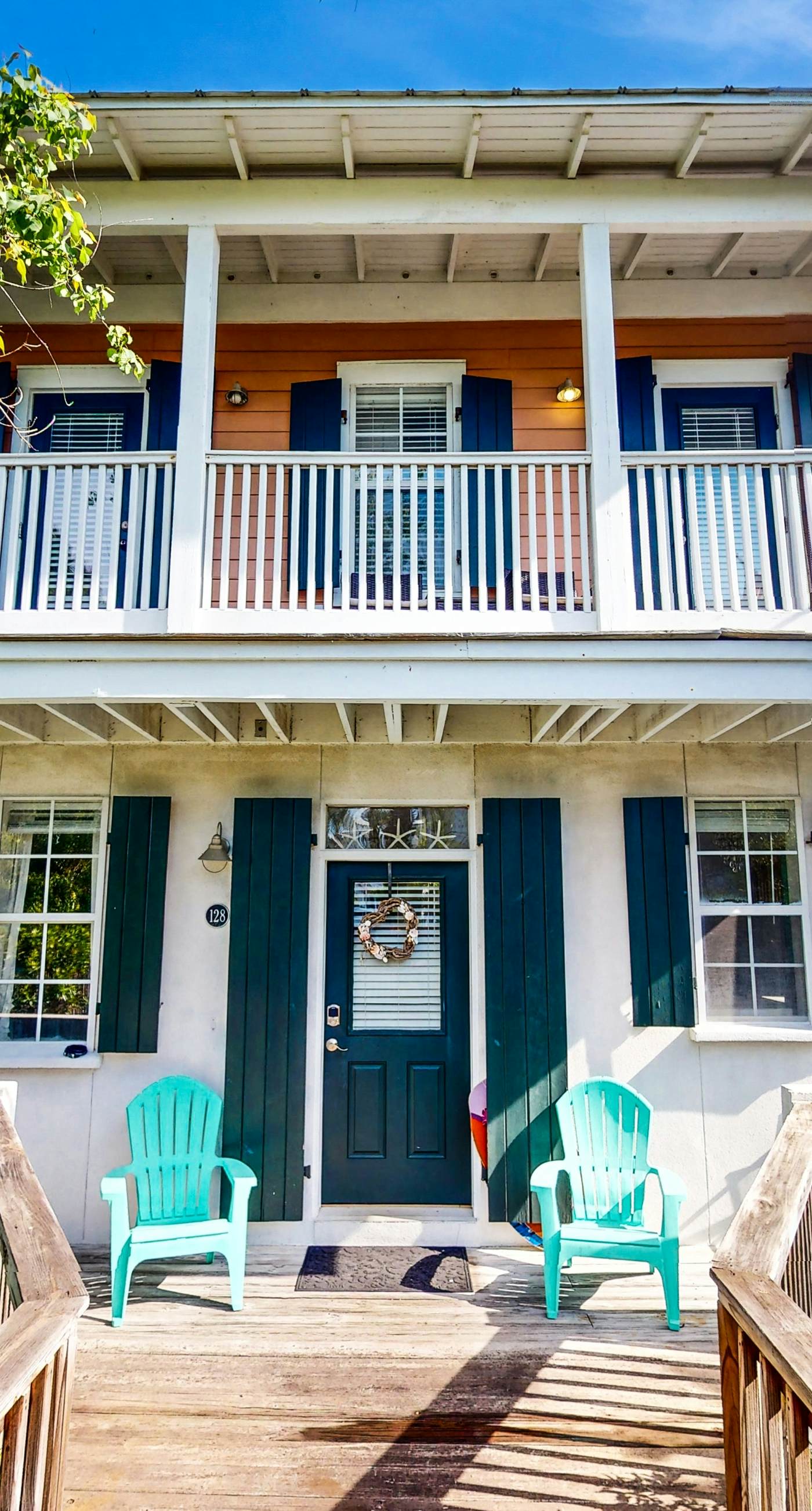 Dog-friendly bungalow with on-site pool, hot tub, free WiFi, and washer&dryer