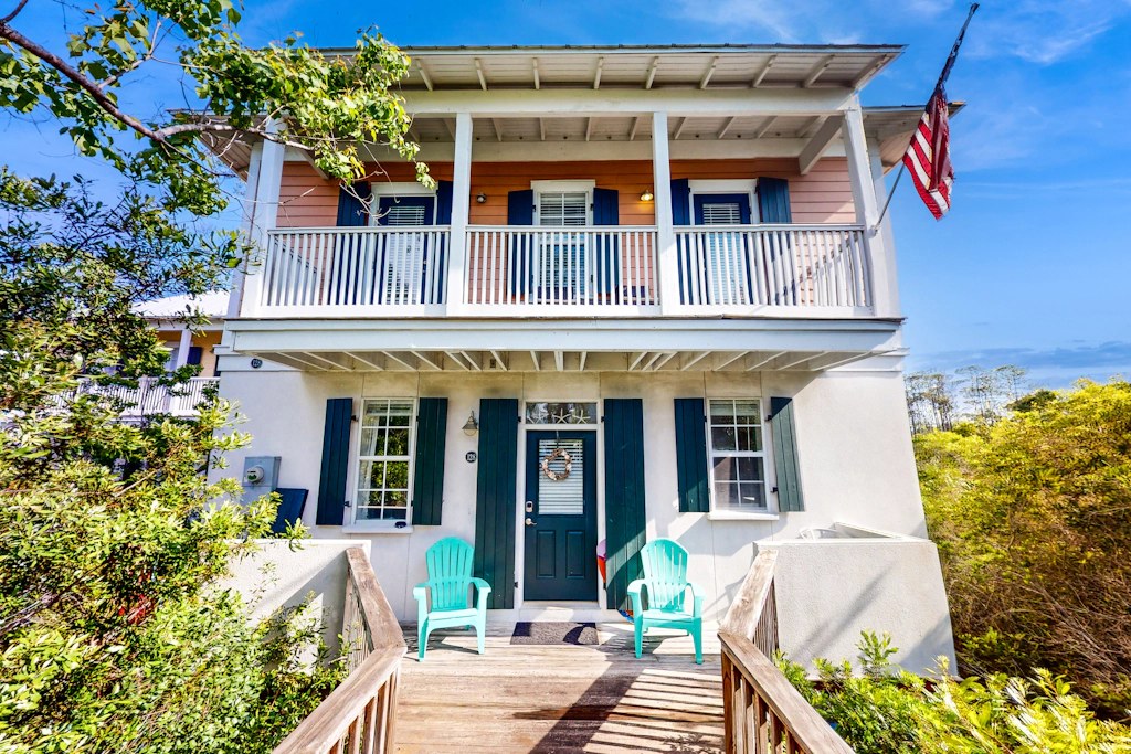 Dog-friendly bungalow with on-site pool, hot tub, free WiFi, and washer&dryer