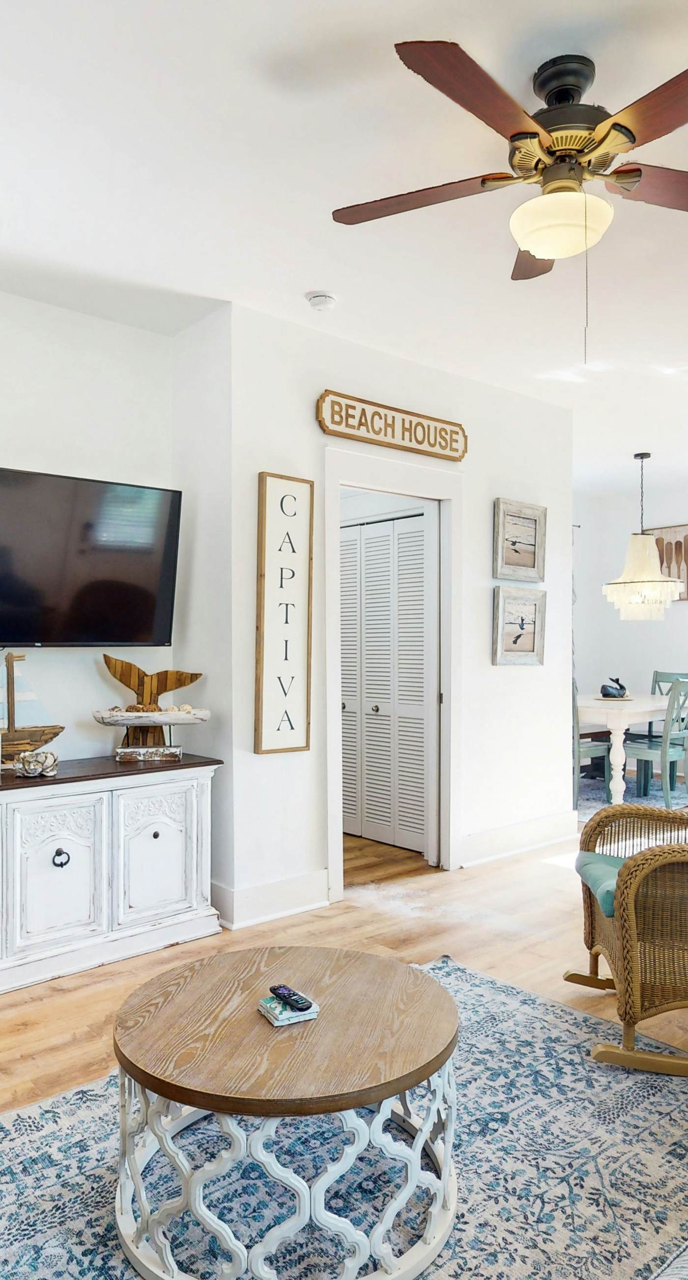 Dog-friendly bungalow with on-site pool, hot tub, free WiFi, and washer&dryer