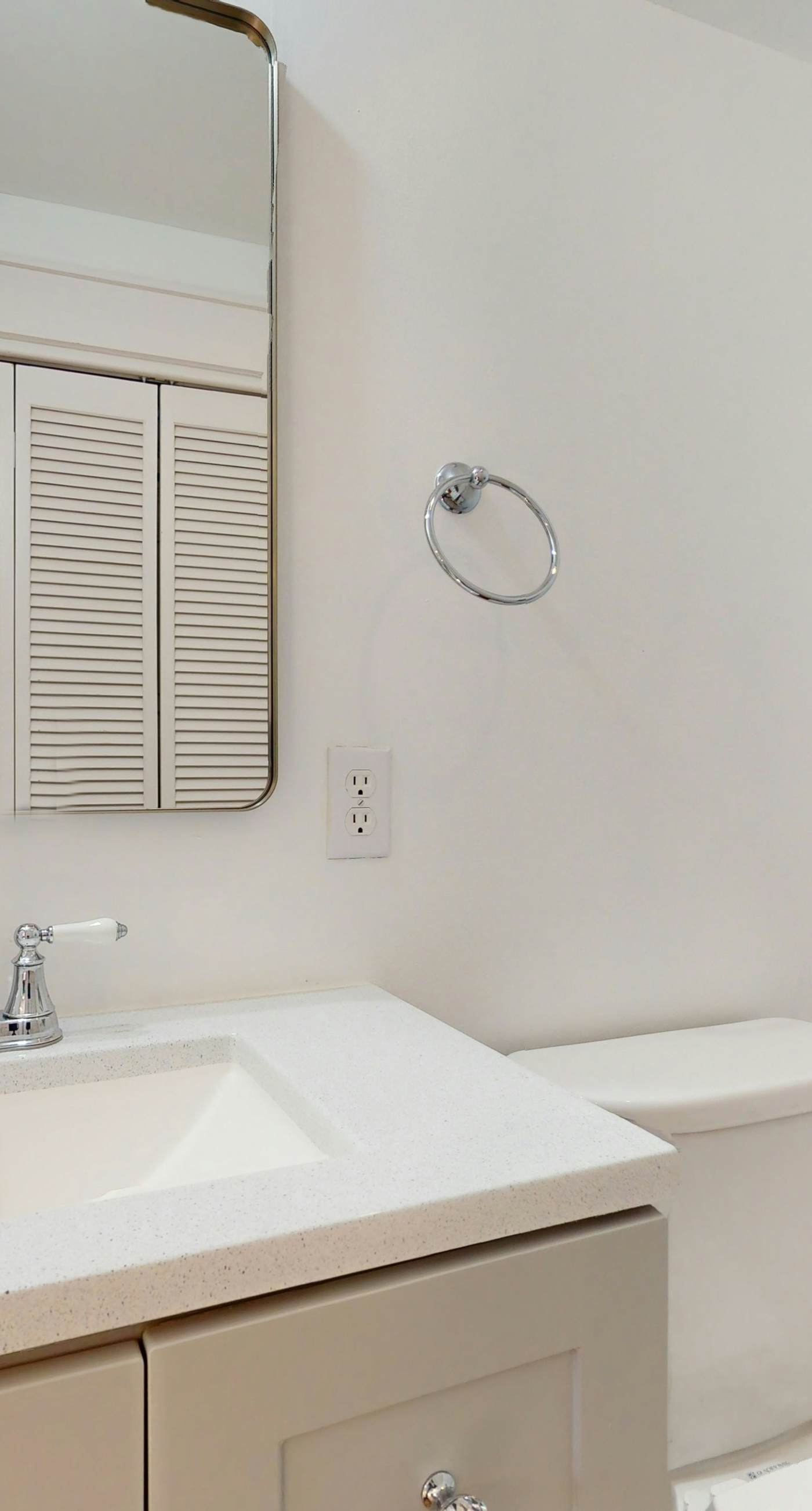 Dog-friendly bungalow with on-site pool, hot tub, free WiFi, and washer&dryer