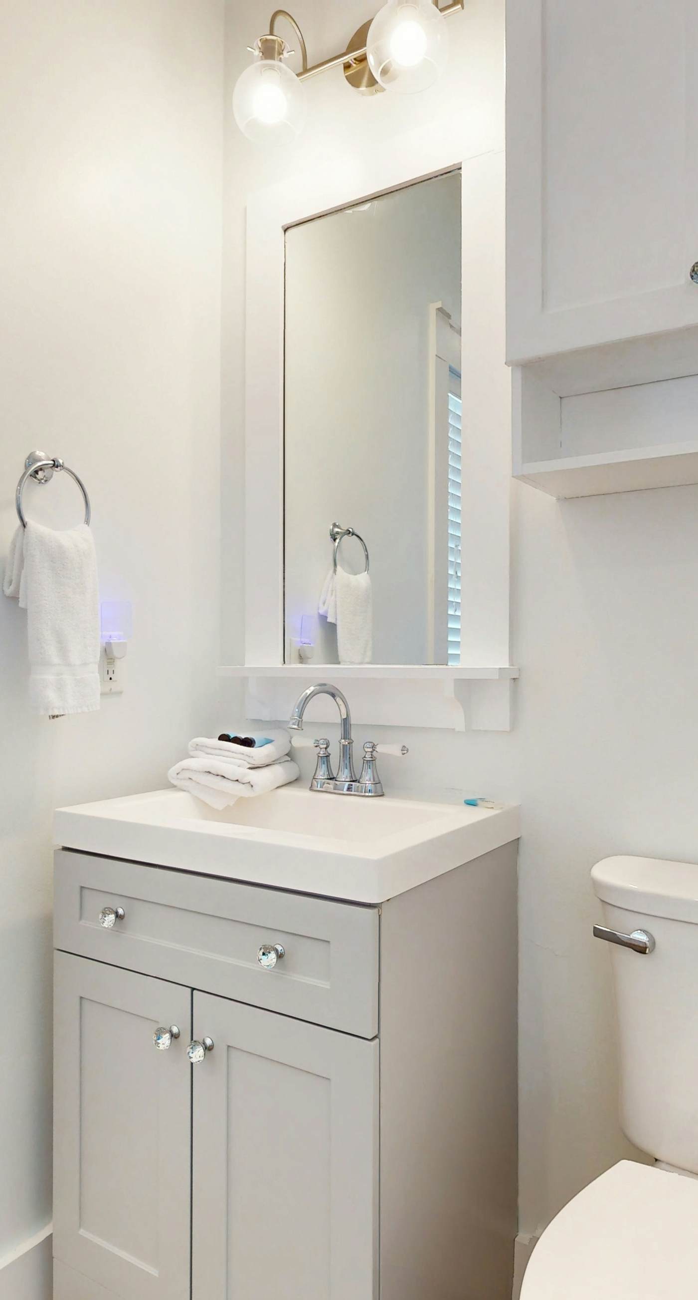 Dog-friendly bungalow with on-site pool, hot tub, free WiFi, and washer&dryer