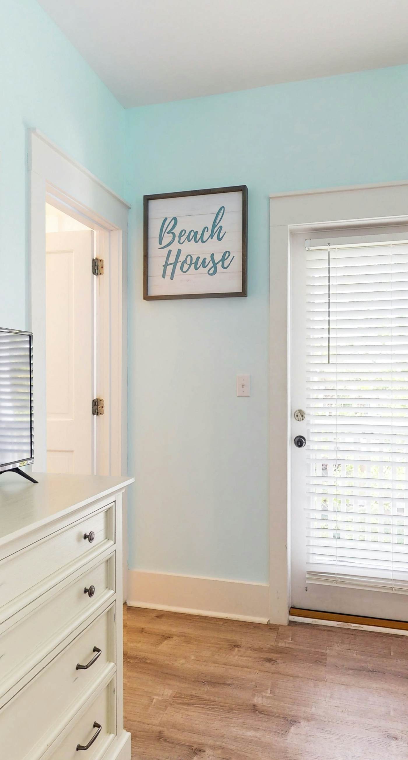 Dog-friendly bungalow with on-site pool, hot tub, free WiFi, and washer&dryer