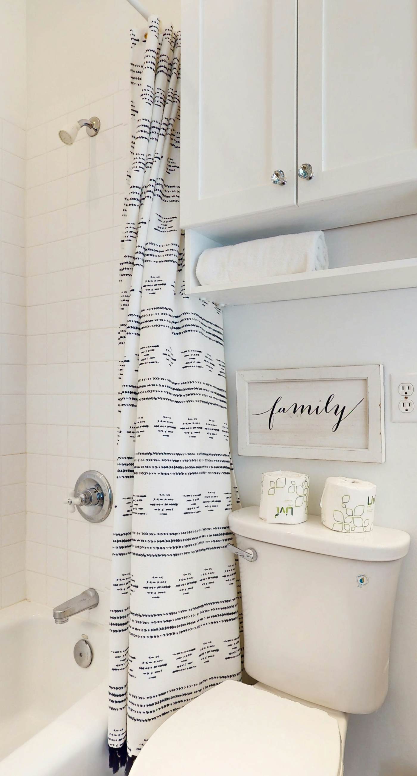 Dog-friendly bungalow with on-site pool, hot tub, free WiFi, and washer&dryer