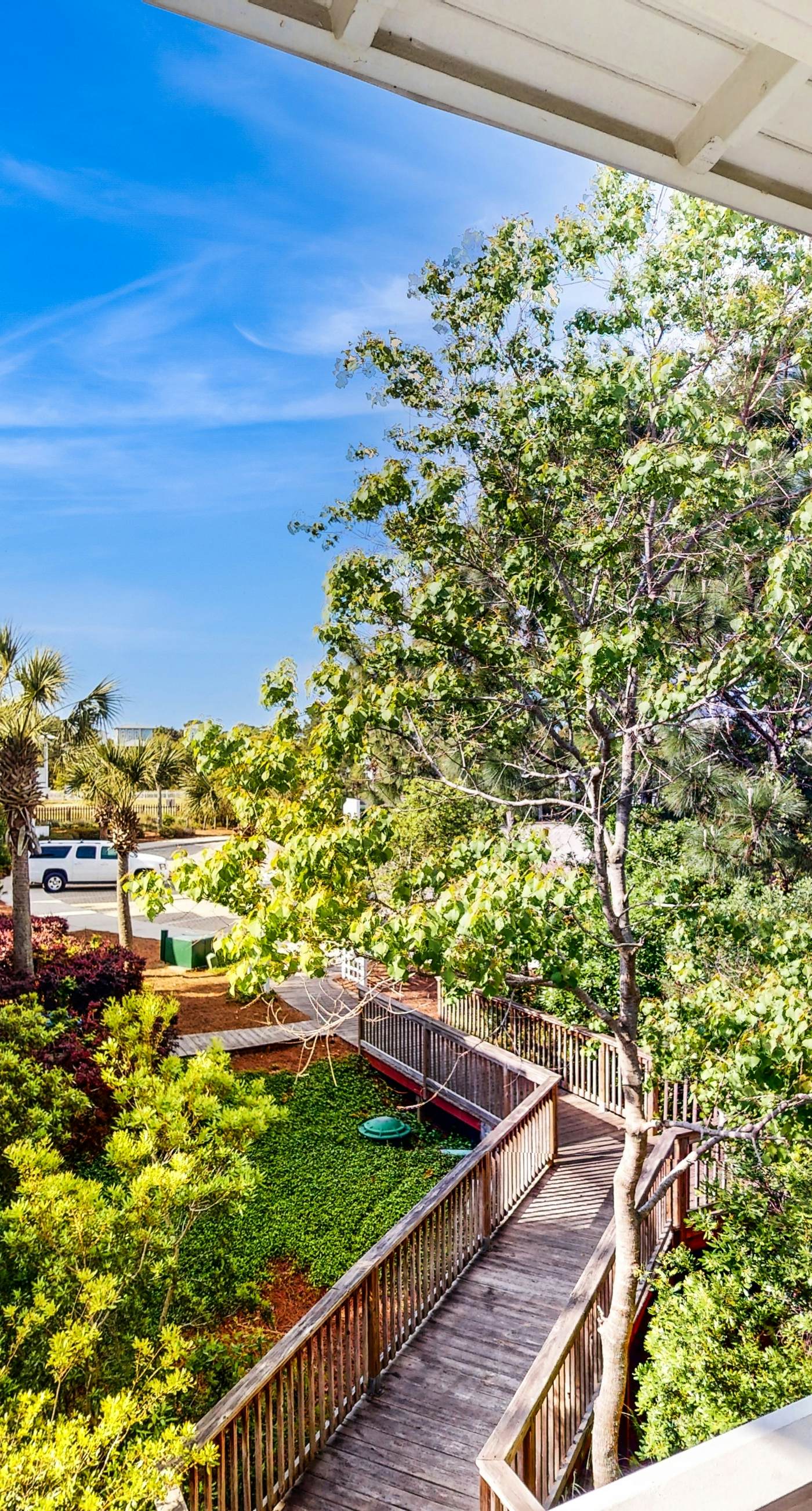 Dog-friendly bungalow with on-site pool, hot tub, free WiFi, and washer&dryer