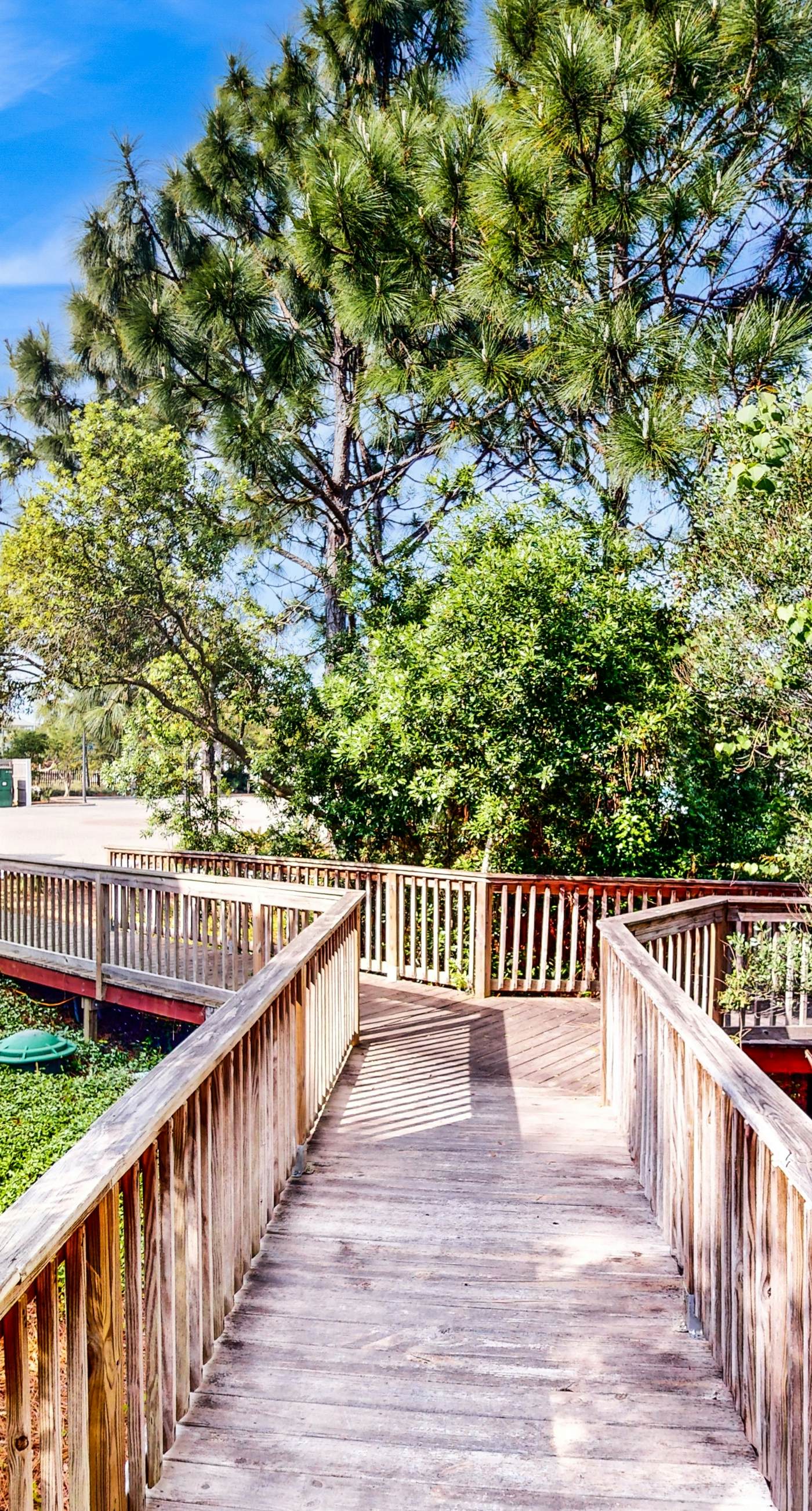 Dog-friendly bungalow with on-site pool, hot tub, free WiFi, and washer&dryer