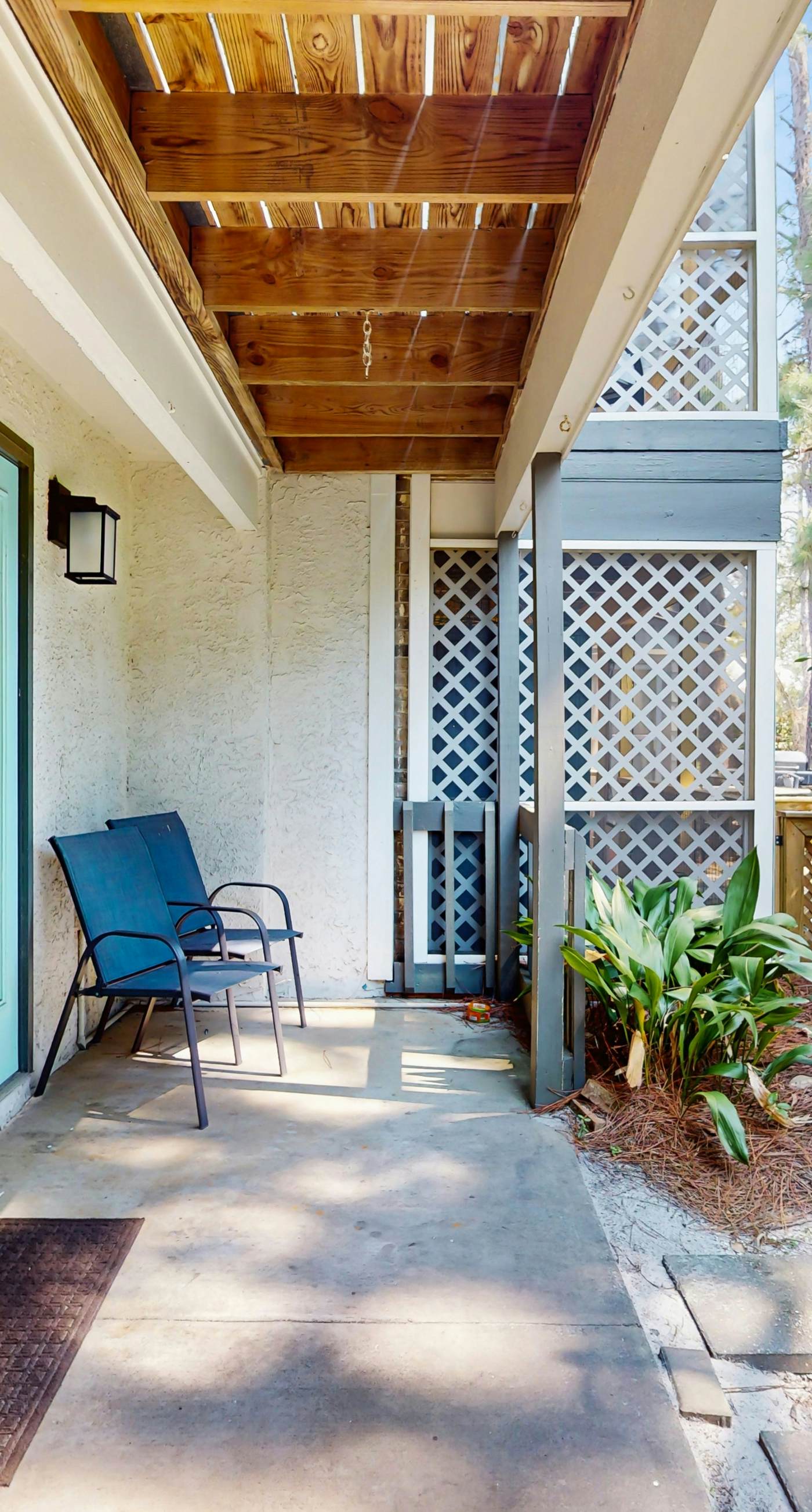 Lakefront Duplex with High-Speed Wi-Fi, Short Walk to Beach, and Water View