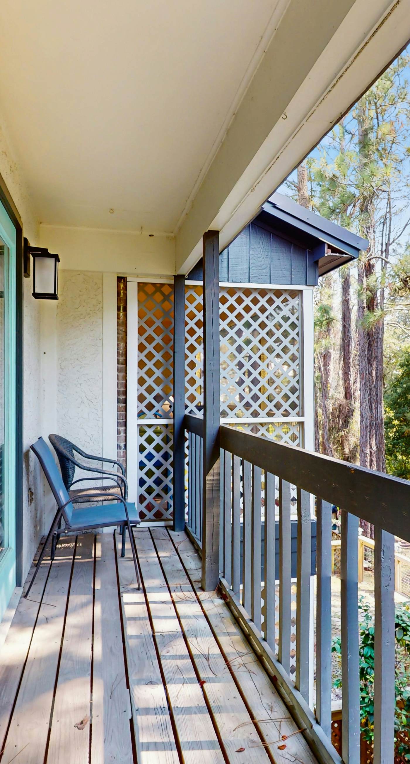 Lakefront Duplex with High-Speed Wi-Fi, Short Walk to Beach, and Water View