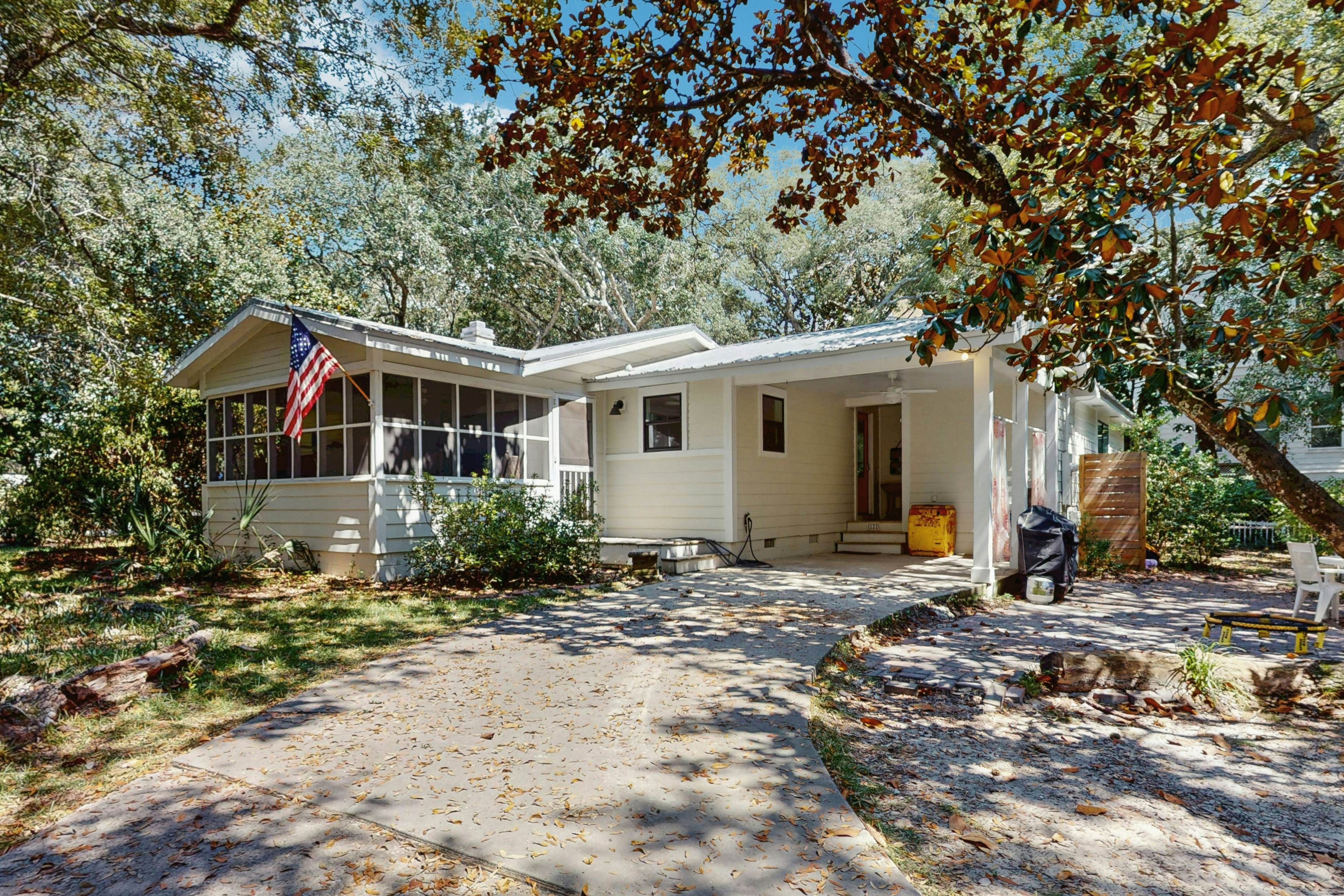 Family-friendly home near the ocean close to seaside, free WiFi, central A/C, & cable