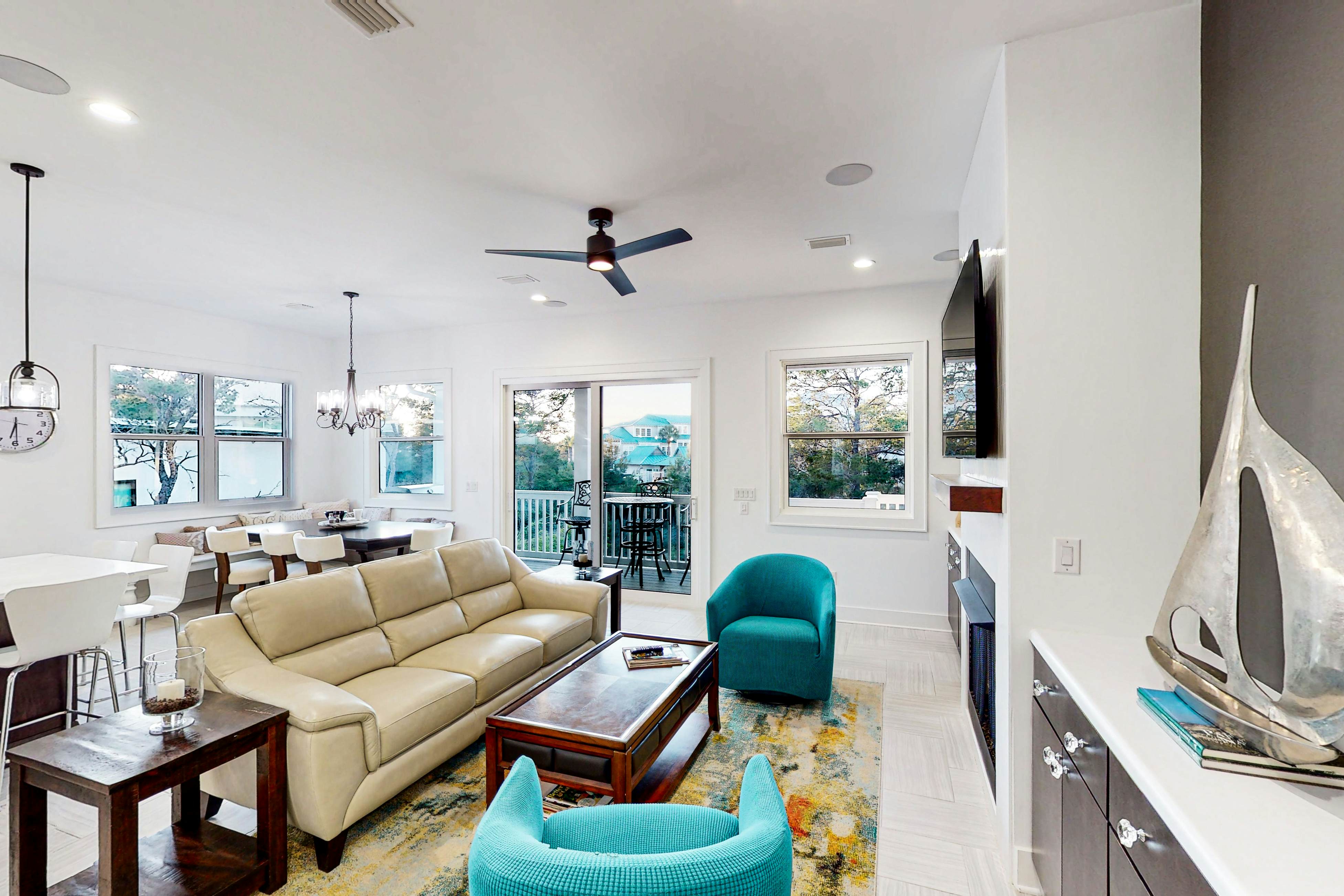 Home near beach and 30A with balcony, yard, patio, grill, Washer & Dryer