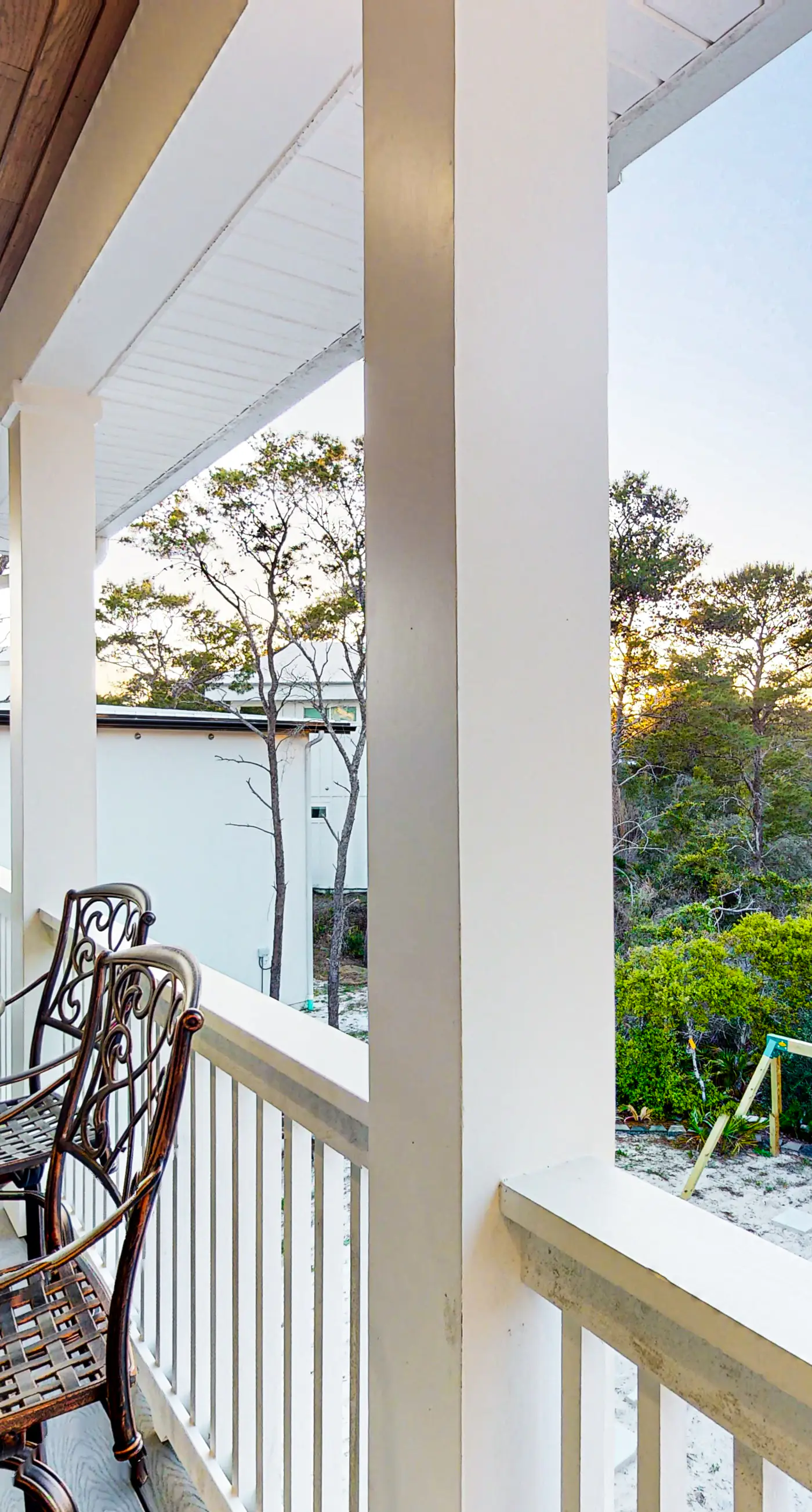 Home near beach and 30A with balcony, yard, patio, grill, Washer & Dryer