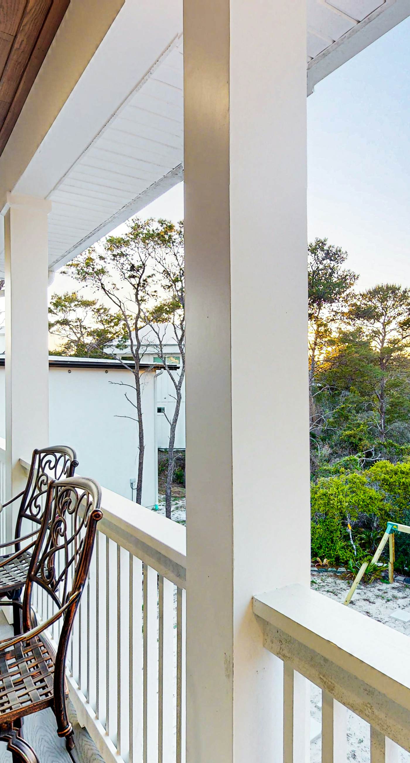 Home near beach and 30A with balcony, yard, patio, grill, Washer & Dryer