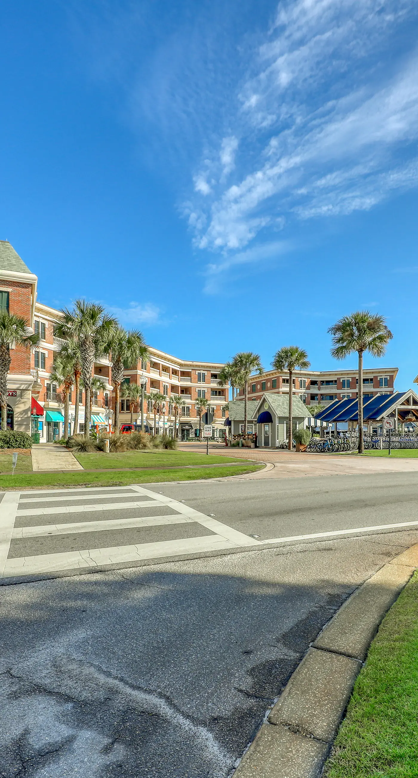 Top floor condo steps to the beach Shared pool & close to shopping & dining