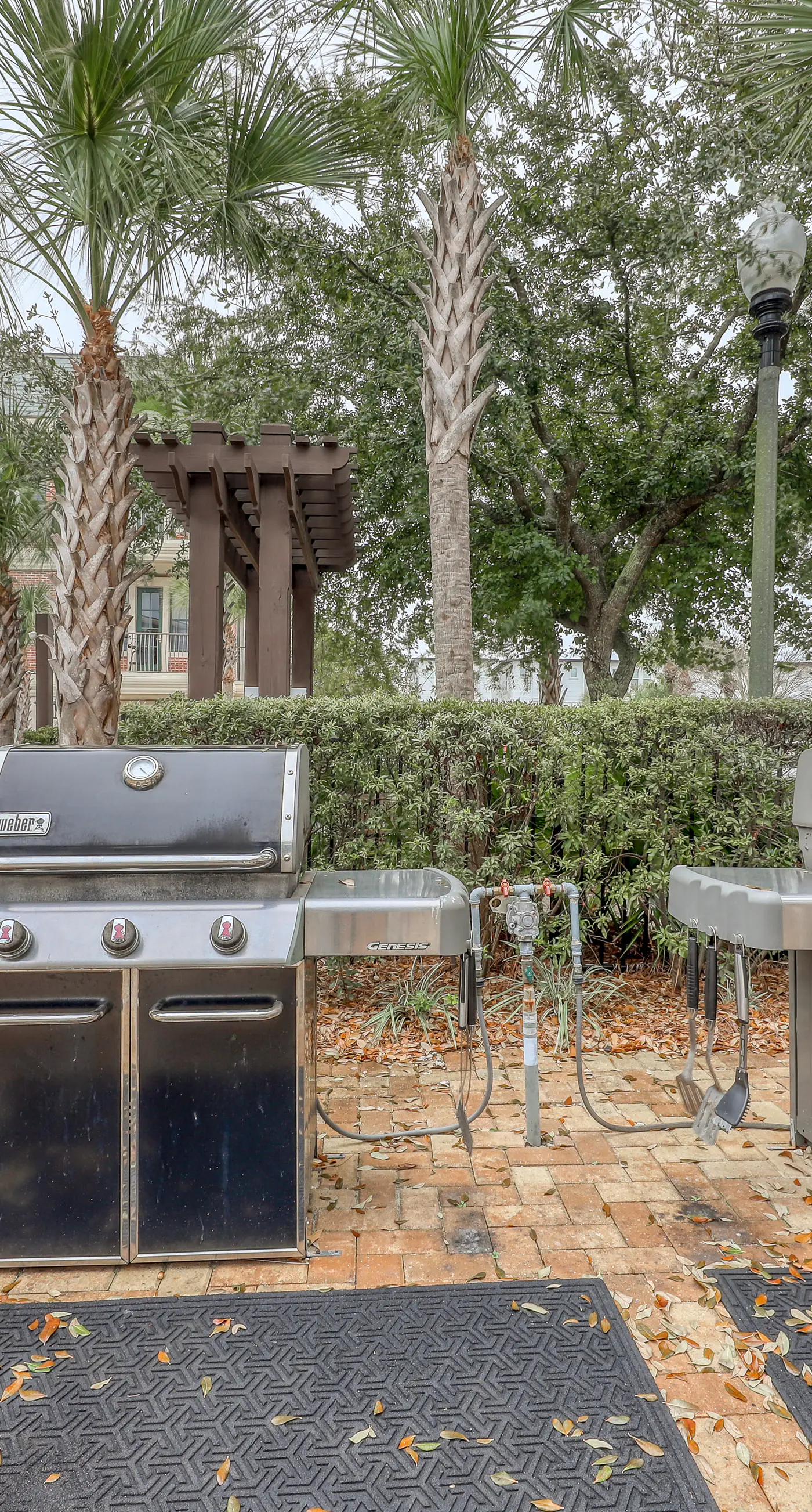 Top floor condo steps to the beach Shared pool & close to shopping & dining