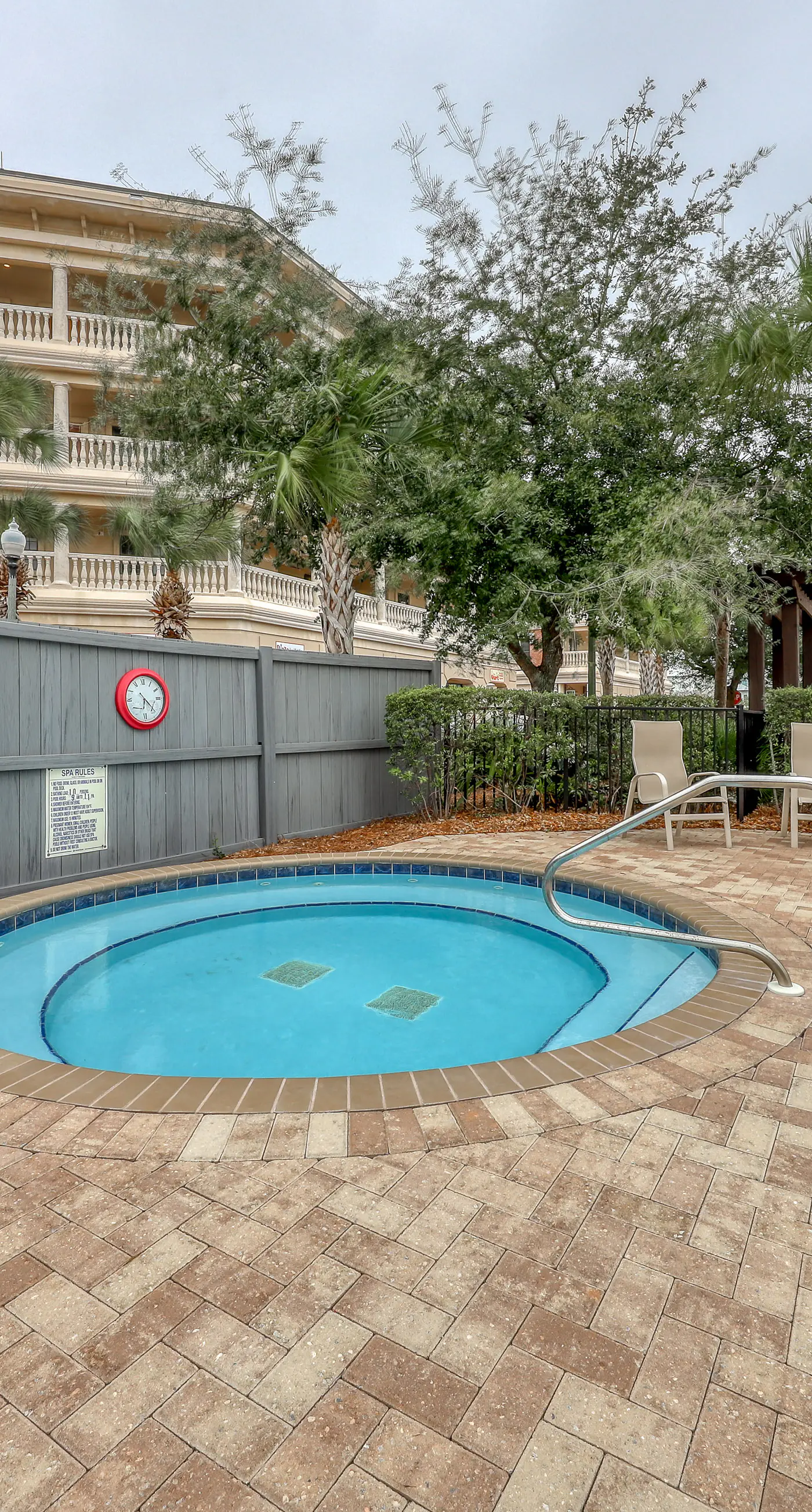Top floor condo steps to the beach Shared pool & close to shopping & dining