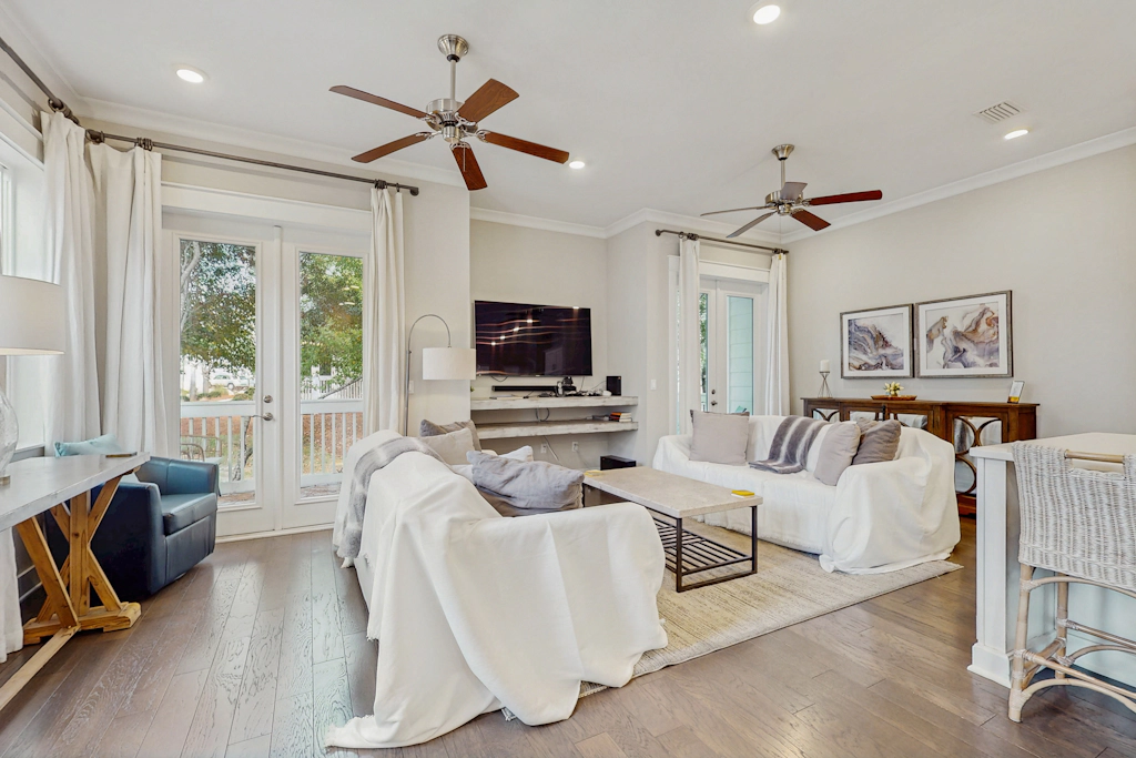 Prominence townhome with 2 Golf Carts, 4 Bikes, Shared Pool