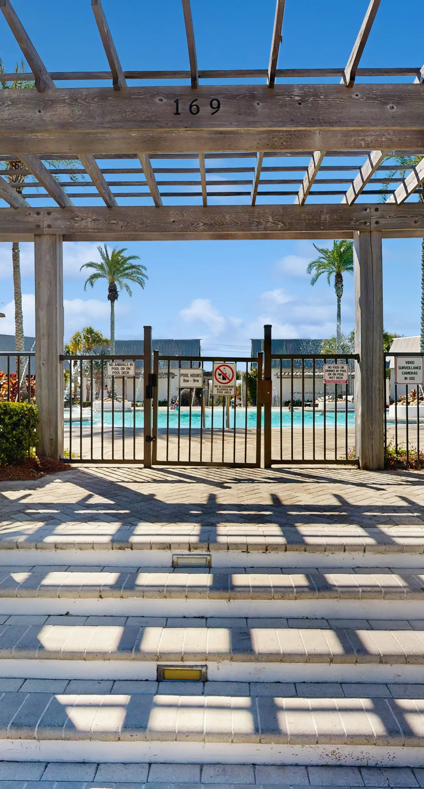 Prominence townhome with 2 Golf Carts, 4 Bikes, Shared Pool