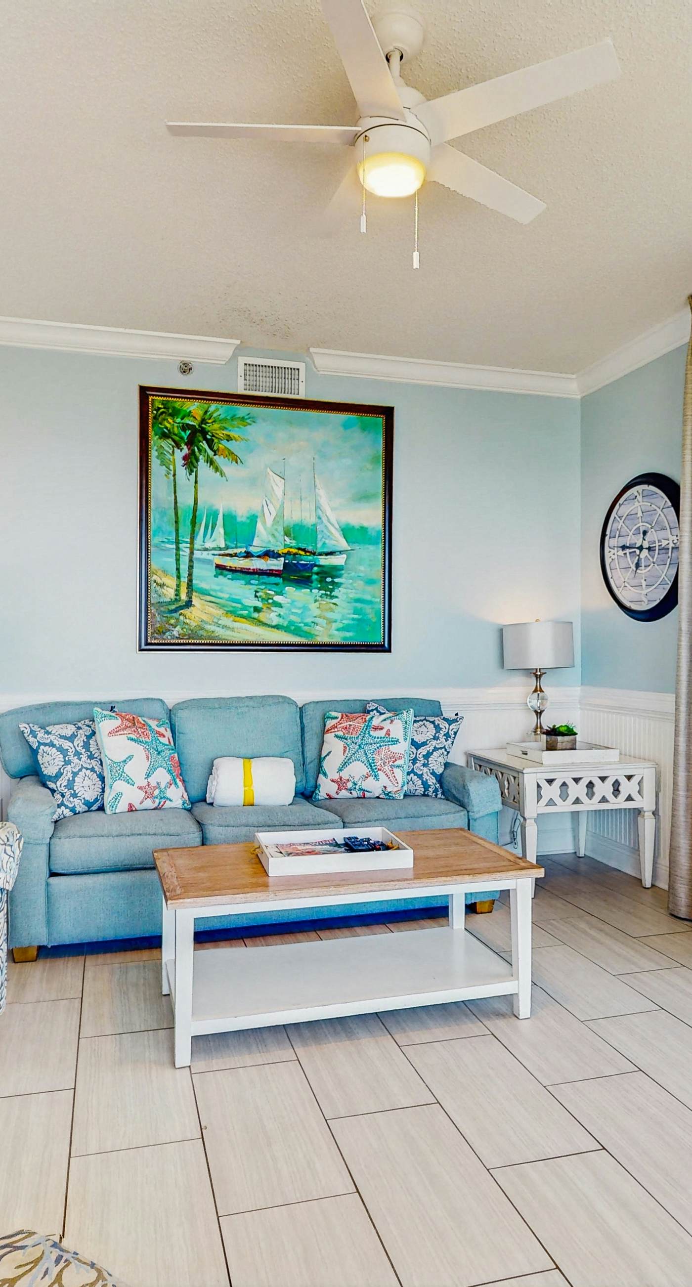 Conveniently located Gulf condo with spacious layout, pool & pickleball