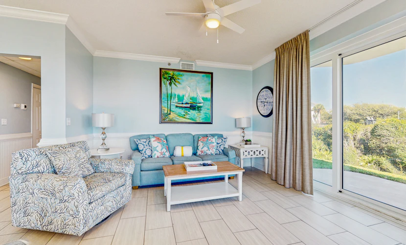 Conveniently located Gulf condo with spacious layout, pool & pickleball