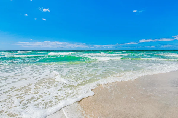 Conveniently located Gulf condo with spacious layout, pool & pickleball