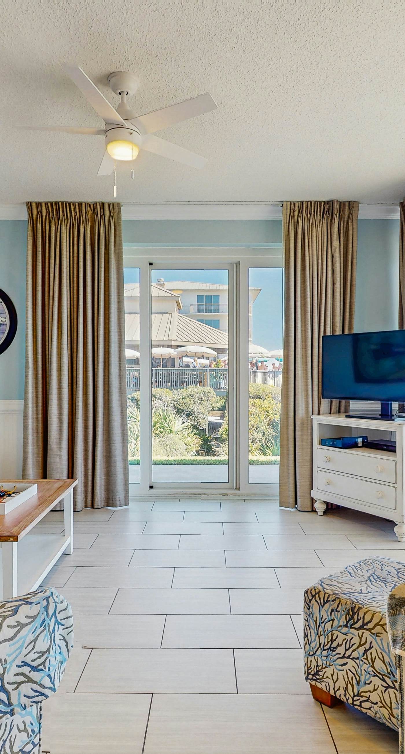 Conveniently located Gulf condo with spacious layout, pool & pickleball