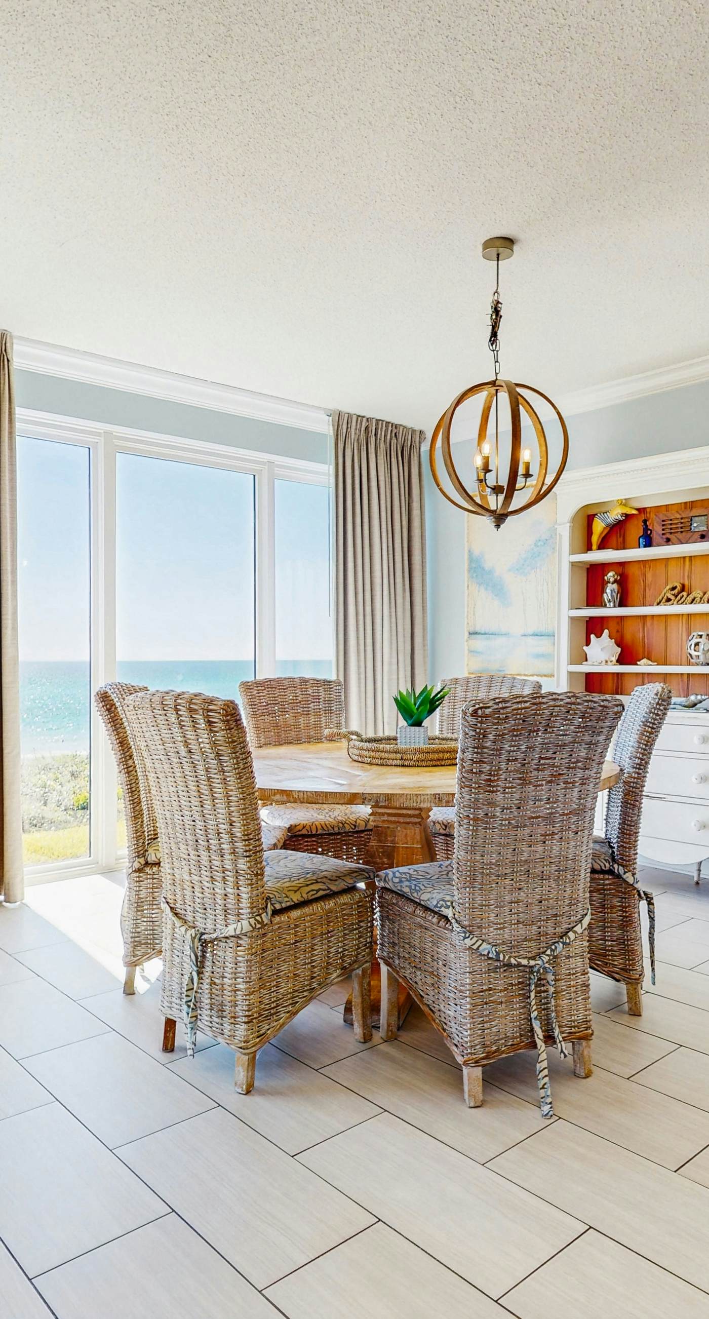 Conveniently located Gulf condo with spacious layout, pool & pickleball