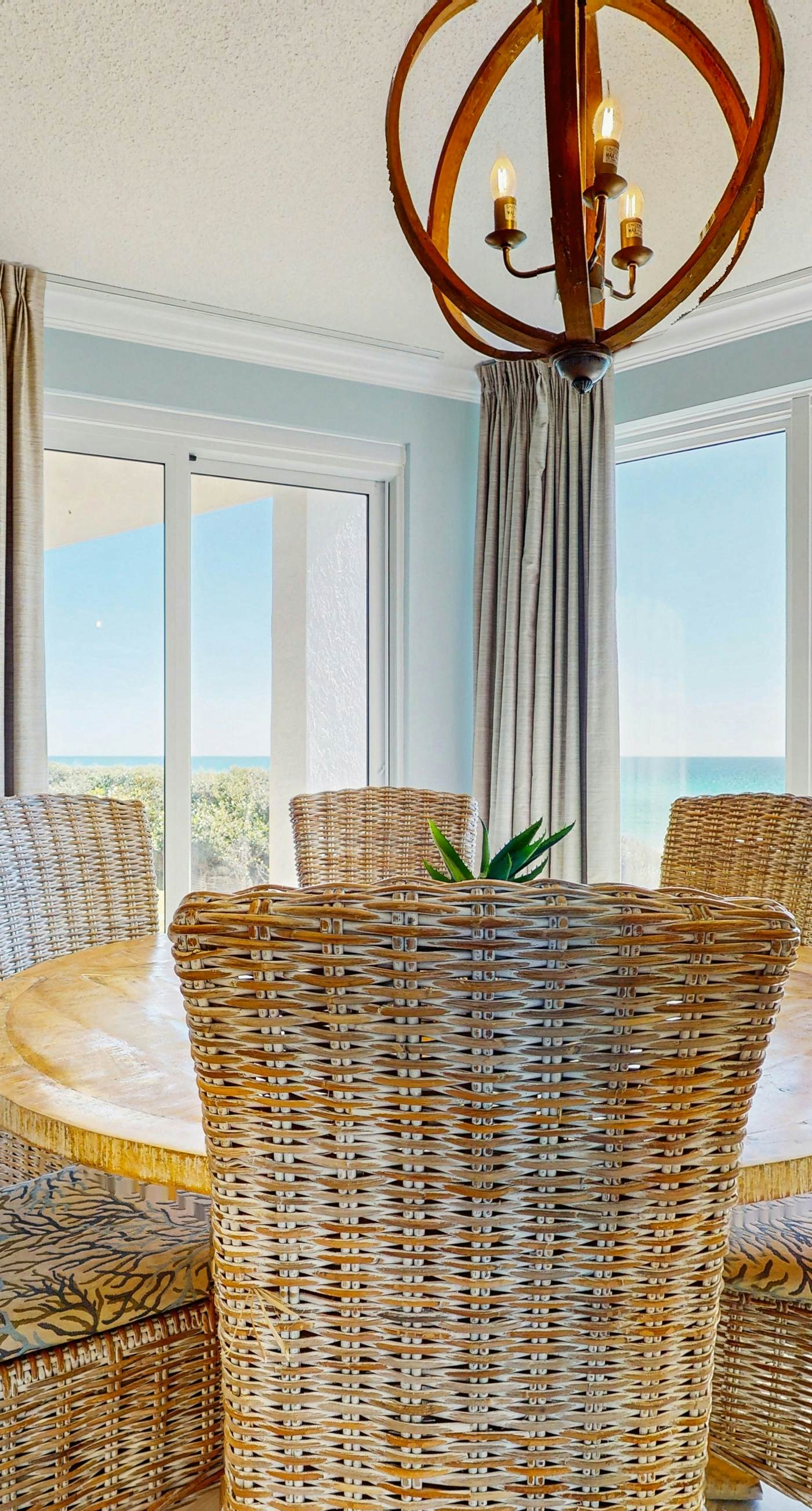 Conveniently located Gulf condo with spacious layout, pool & pickleball